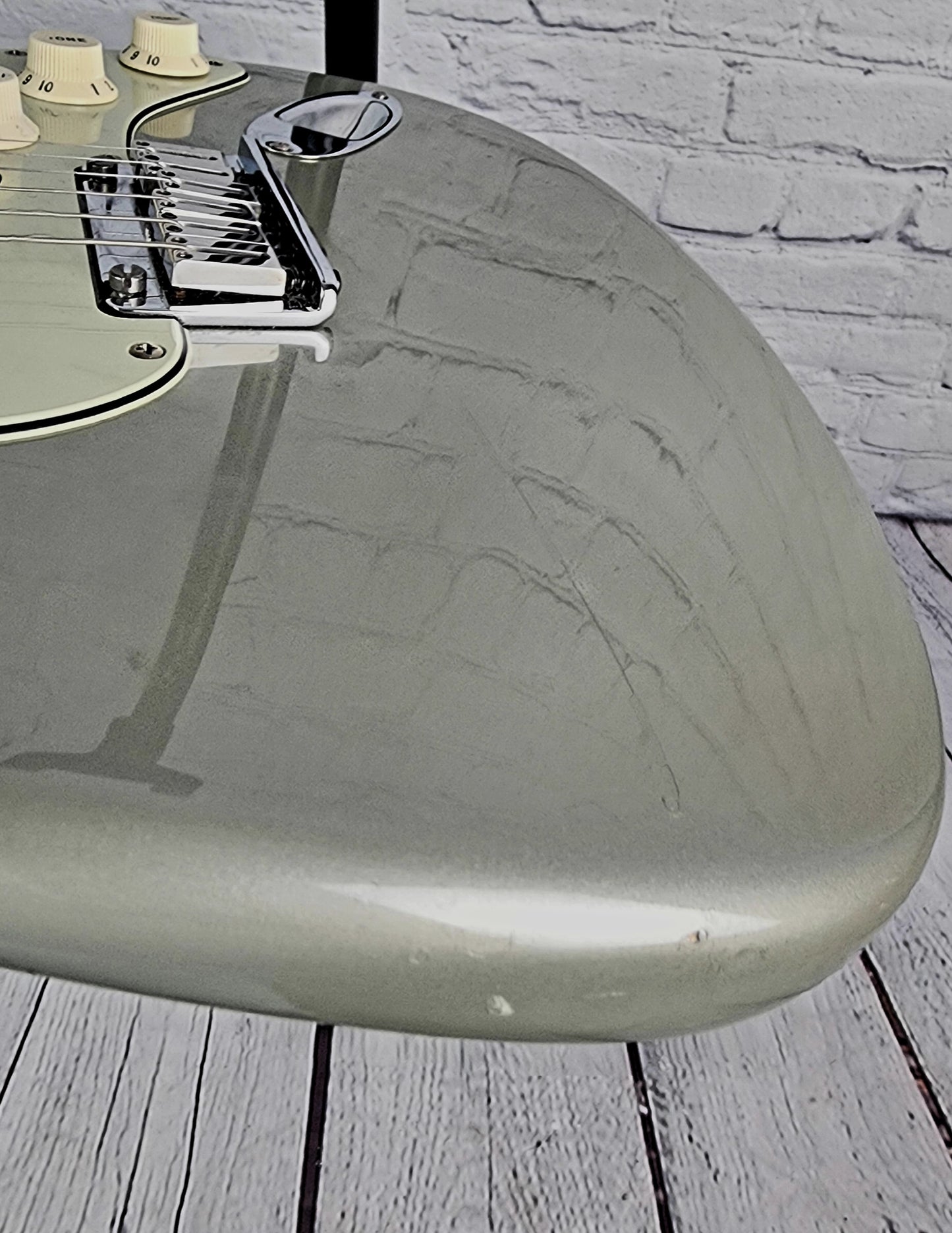 USED 2009 Fender Custom Shop Stratocaster Deluxe 6 String Electric Guitar Inca Silver