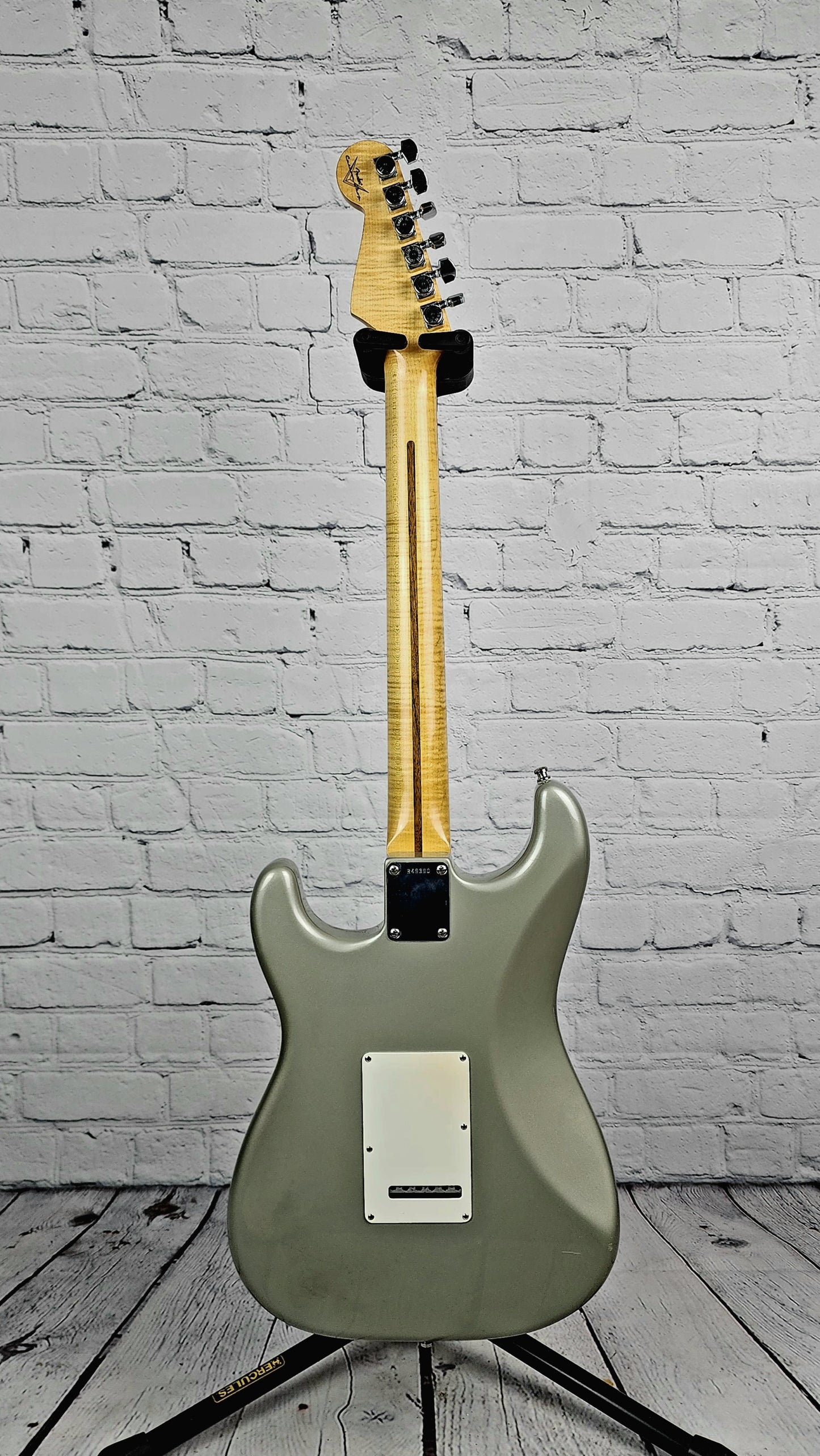 USED 2009 Fender Custom Shop Stratocaster Deluxe 6 String Electric Guitar Inca Silver