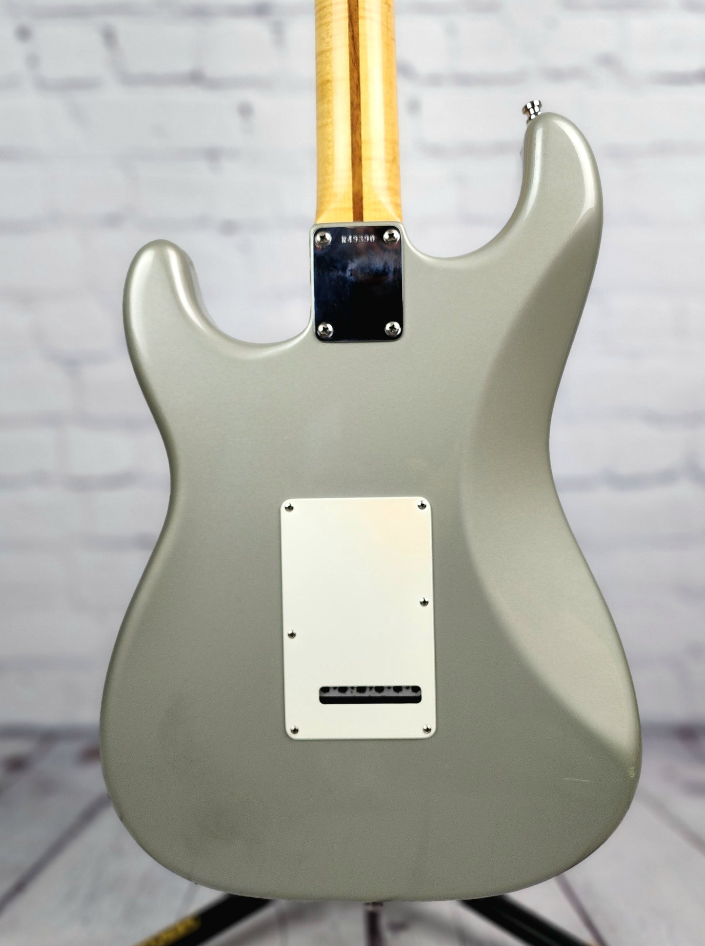 USED 2009 Fender Custom Shop Stratocaster Deluxe 6 String Electric Guitar Inca Silver