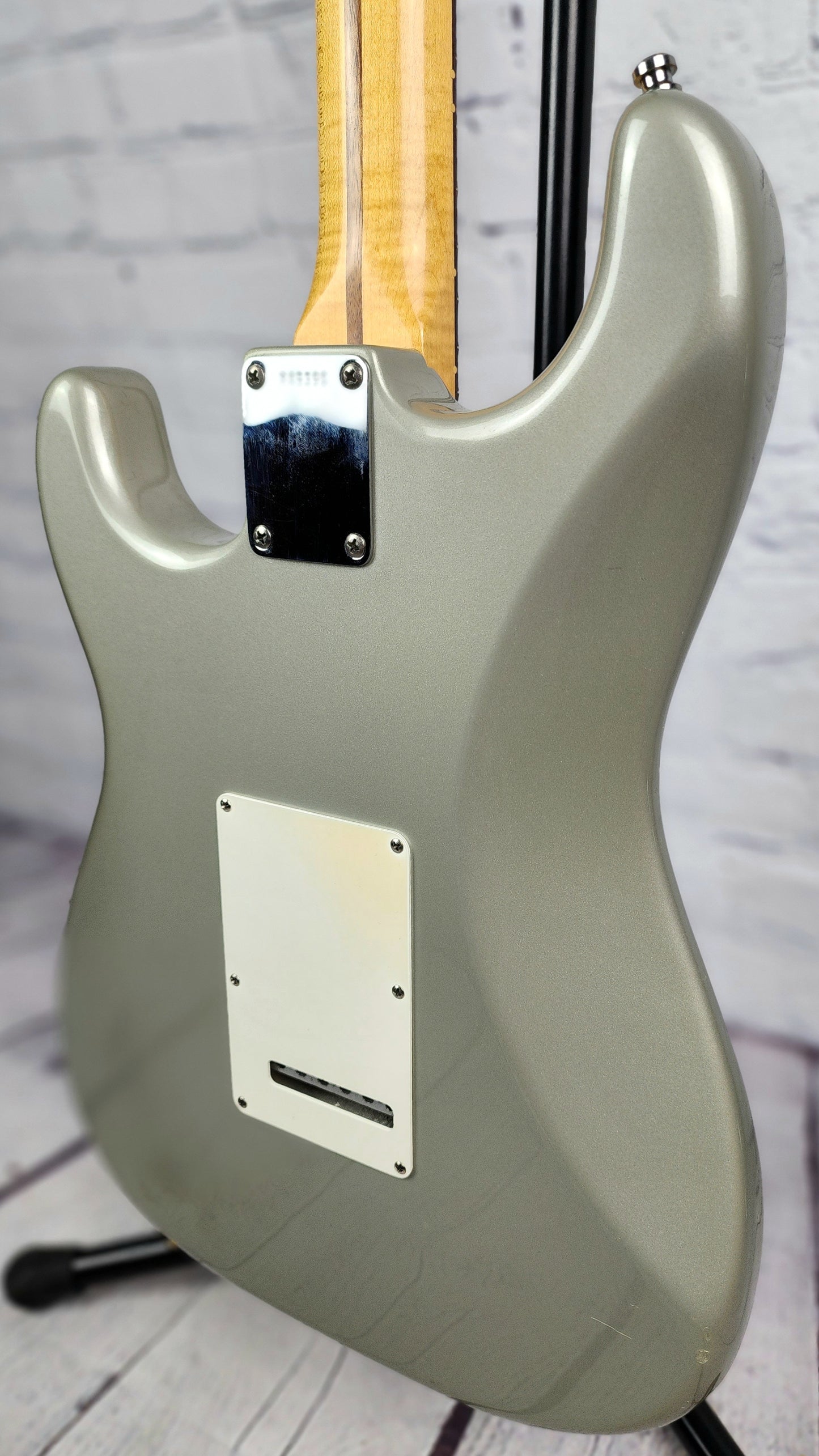 USED 2009 Fender Custom Shop Stratocaster Deluxe 6 String Electric Guitar Inca Silver