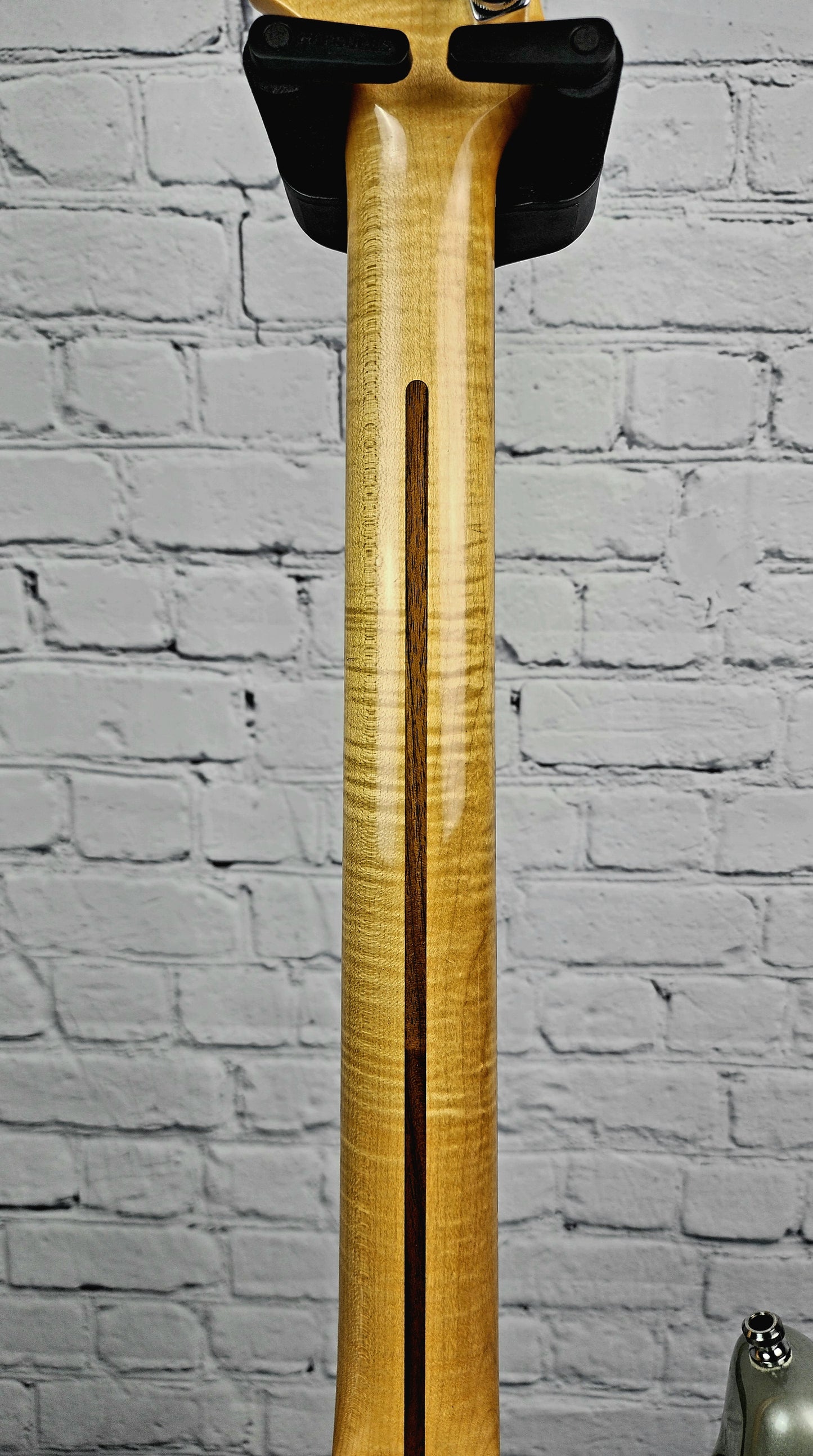 USED 2009 Fender Custom Shop Stratocaster Deluxe 6 String Electric Guitar Inca Silver