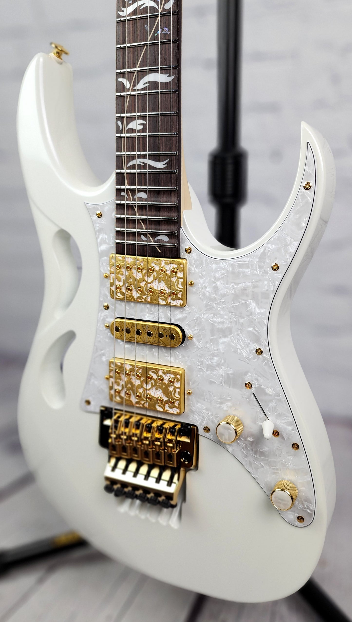 Ibanez PIA3761 SLW Steve Vai 6 String Electric Guitar Stallion White