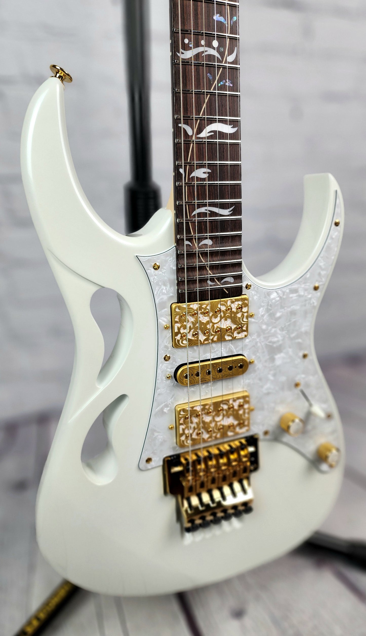 Ibanez PIA3761 SLW Steve Vai 6 String Electric Guitar Stallion White