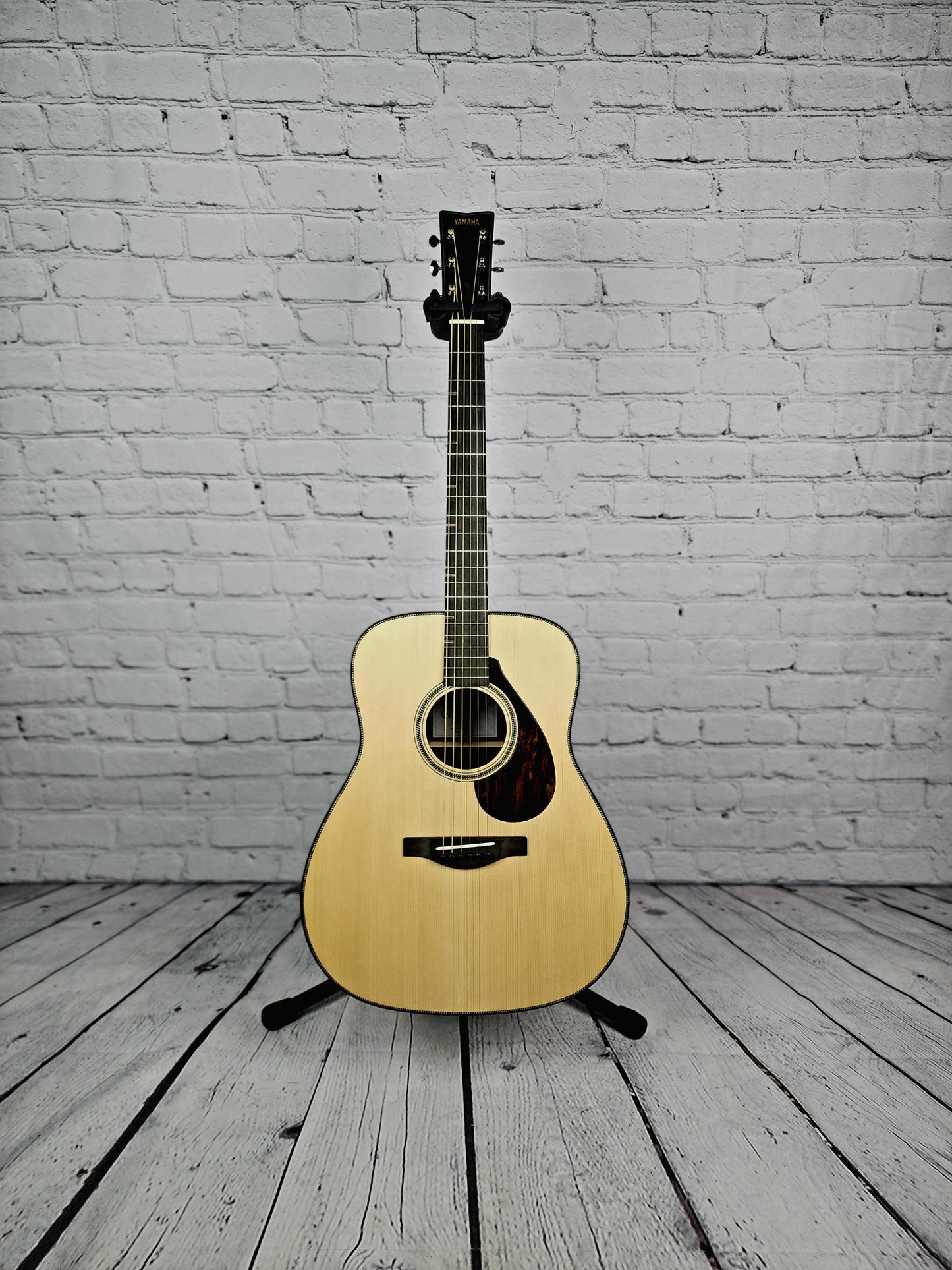 Yamaha Guitars FG9 Rosewood Dreadnaught Acoustic Guitar Natural Adirondack Spruce