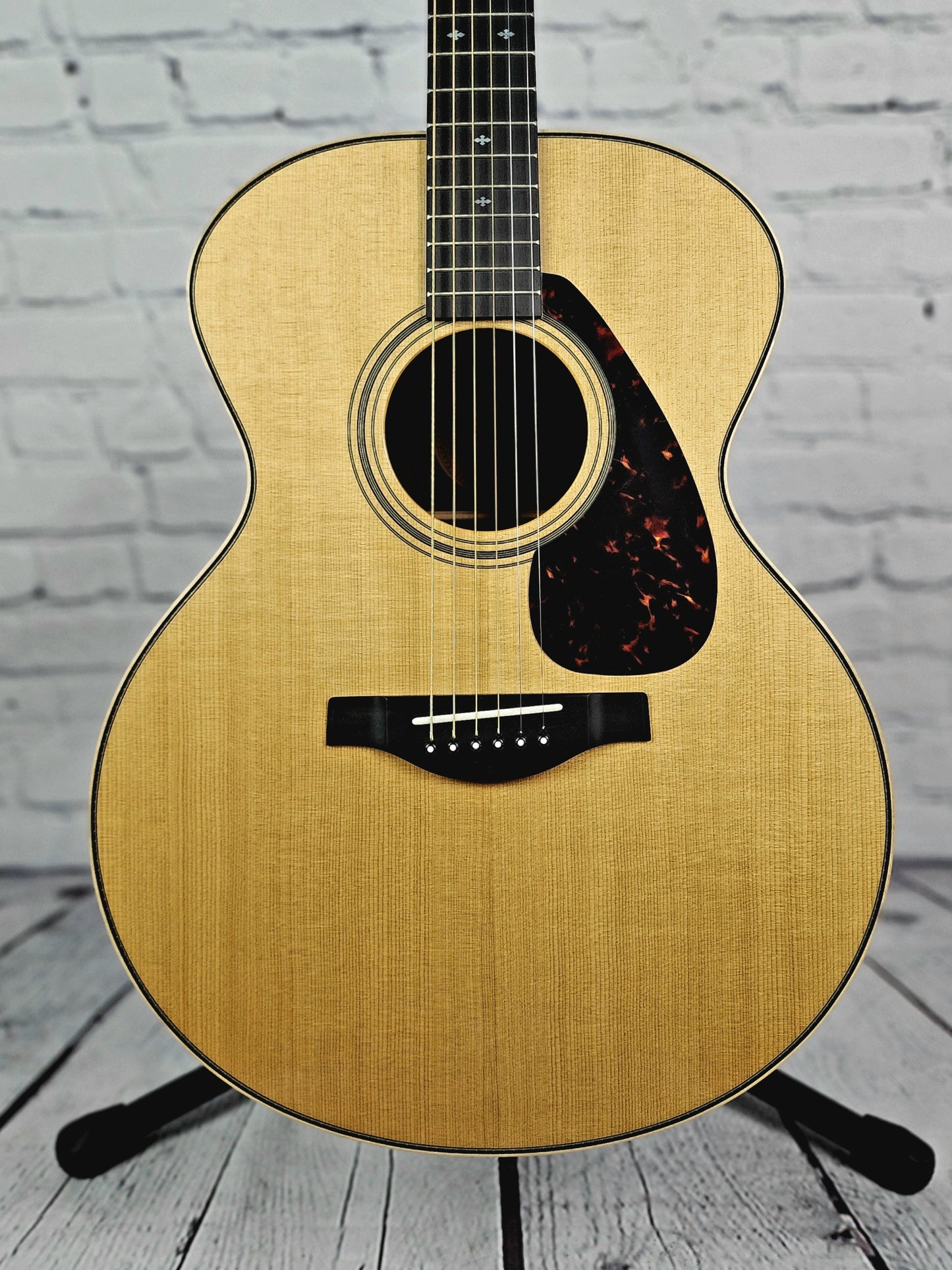 Yamaha LJ26 ARE II Jumbo 6 String Acoustic Guitar Natural Rosewood