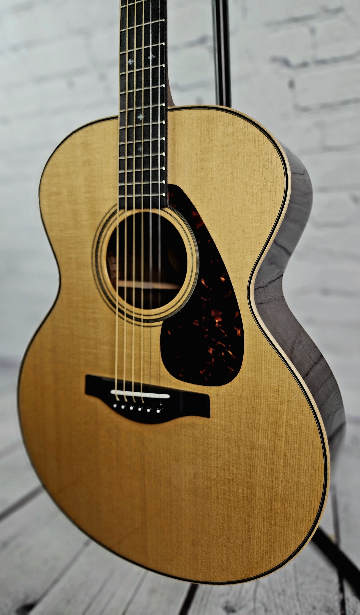 Yamaha LJ26 ARE II Jumbo 6 String Acoustic Guitar Natural Rosewood