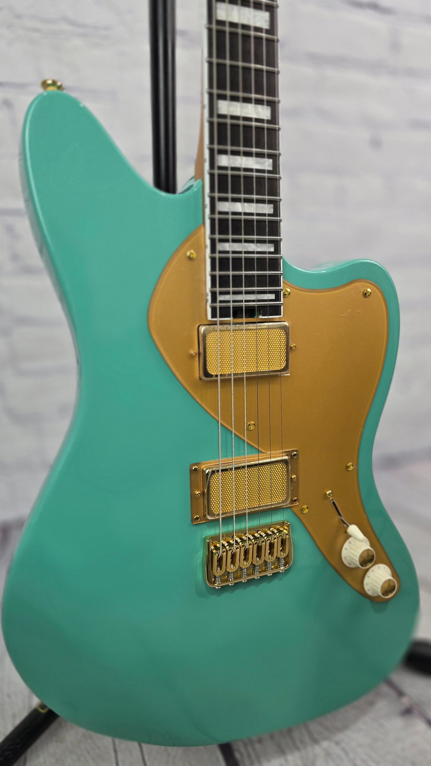 Balaguer T-Bar Growler 27" Baritone Electric Guitar Metallic Cool Green