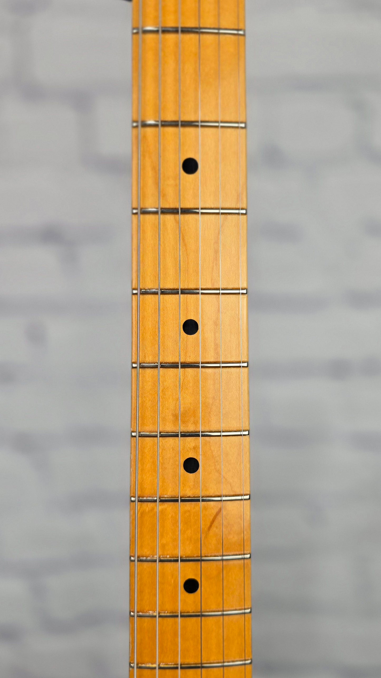 USED Fender American Vintage Reissue 1957 Stratocaster Electric Guitar Surf Green Maple