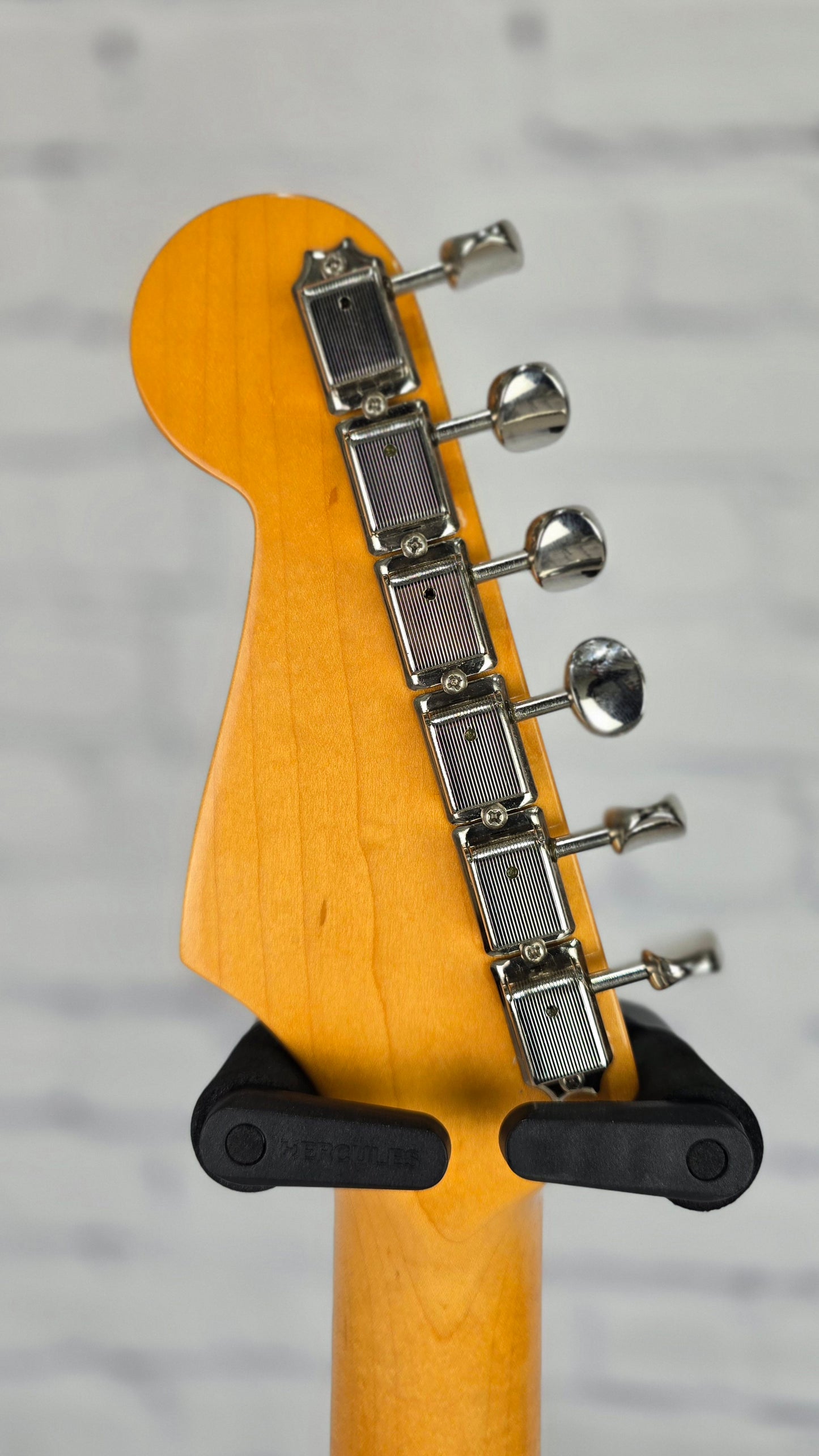 USED Fender American Vintage Reissue 1957 Stratocaster Electric Guitar Surf Green Maple