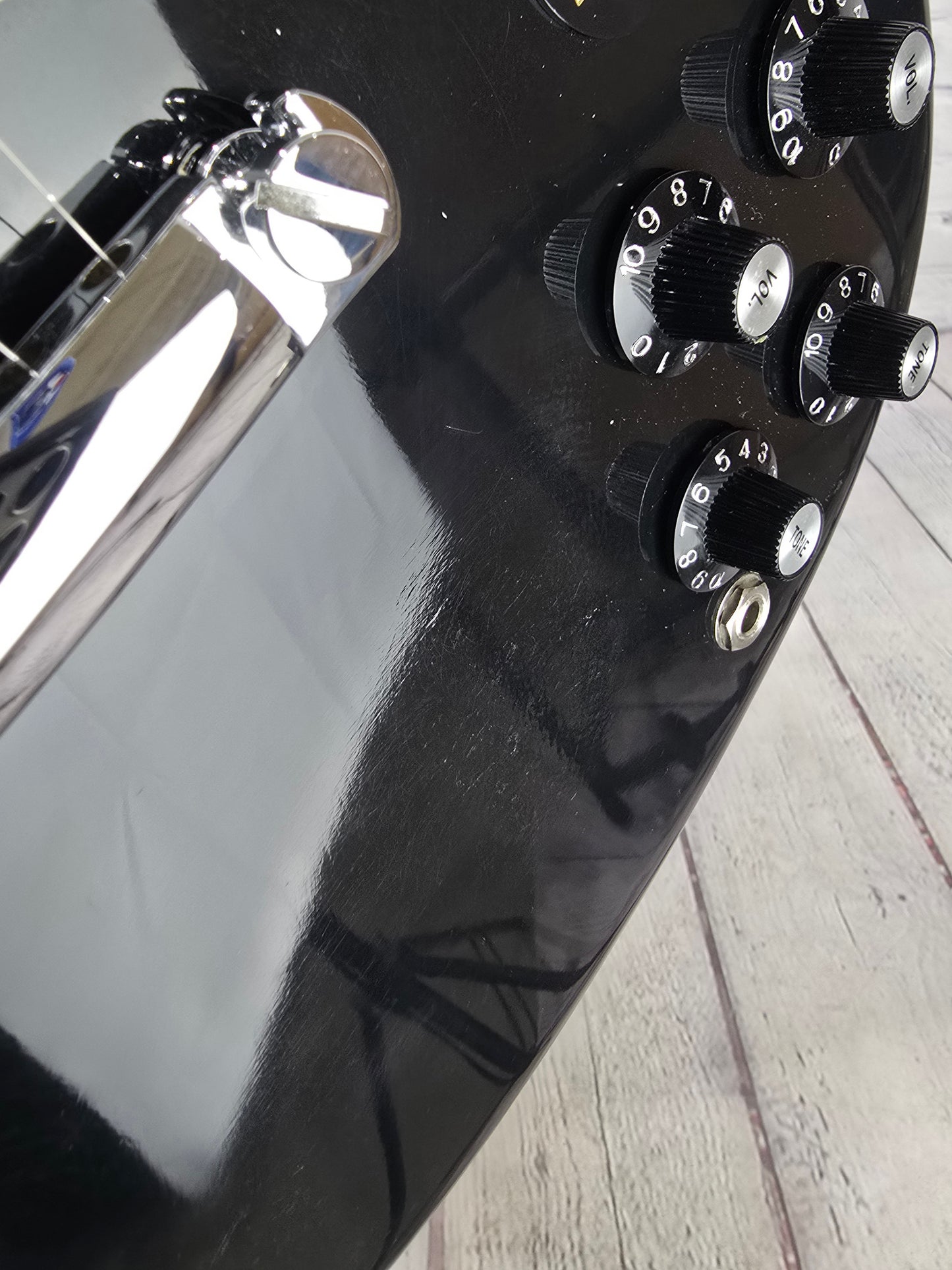 USED Gibson SG Standard 6 String Electric Guitar Ebony 2016