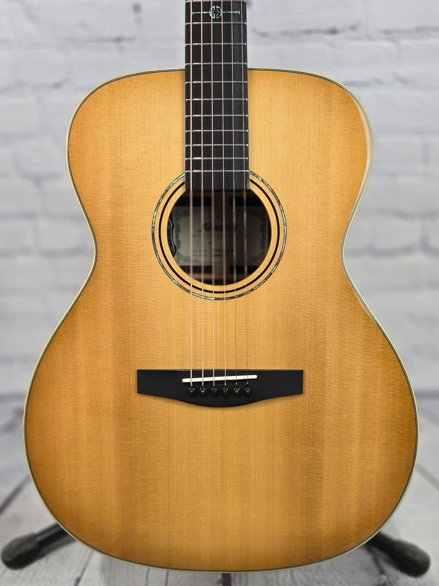 Alvarez Guitars Laureate LF70e OM Acoustic Guitar Gloss Daybreak