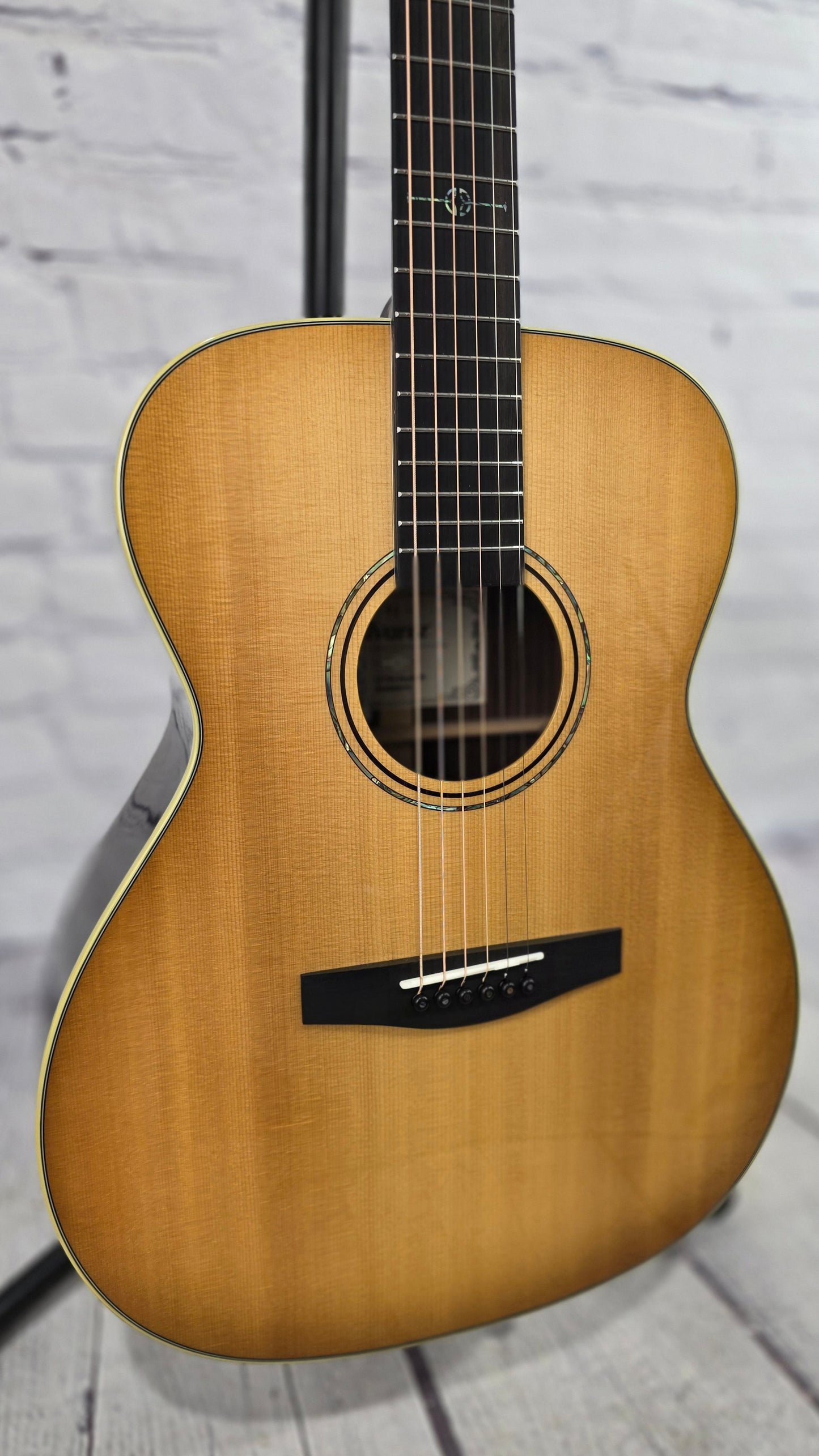 Alvarez Guitars Laureate LF70e OM Acoustic Guitar Gloss Daybreak