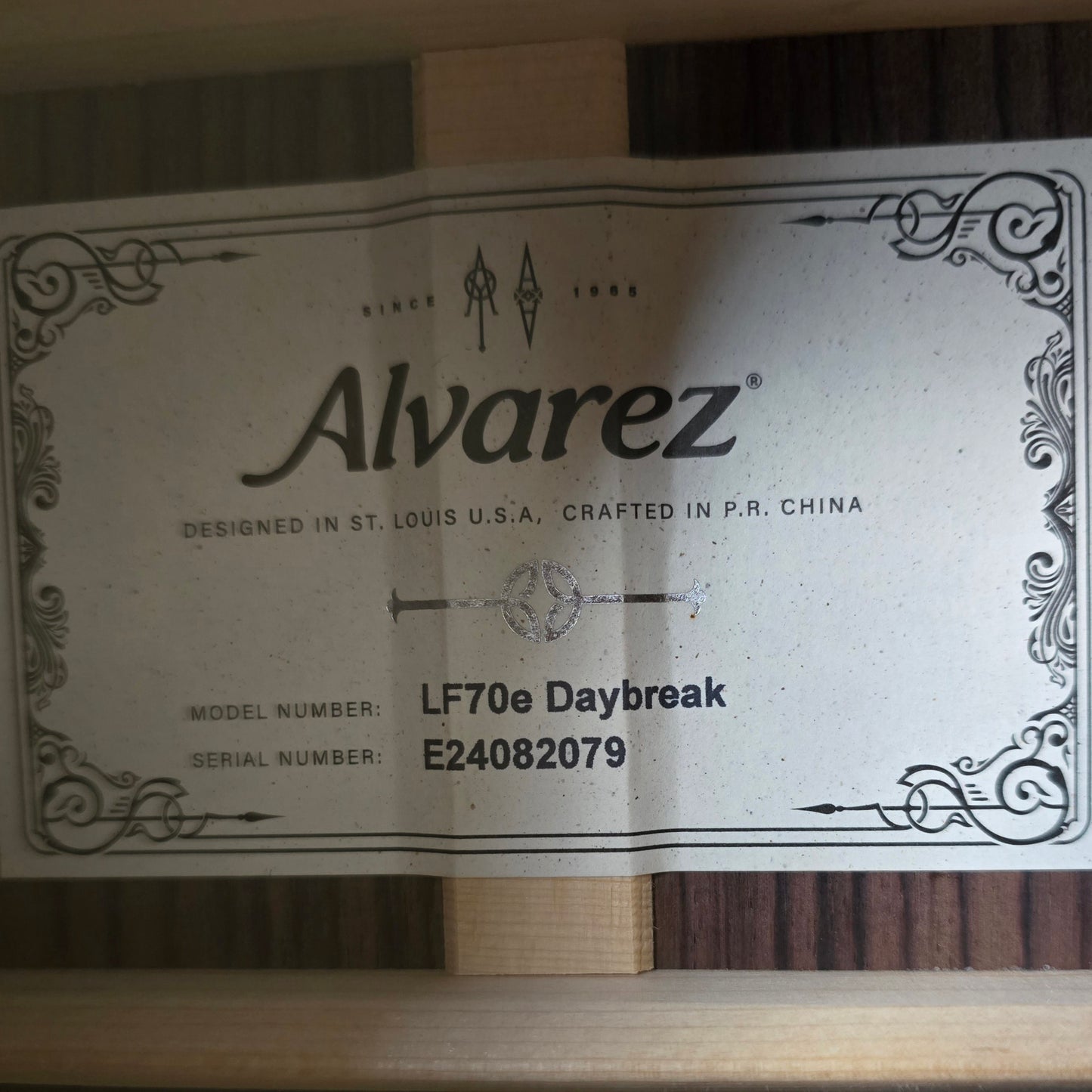 Alvarez Guitars Laureate LF70e OM Acoustic Guitar Gloss Daybreak