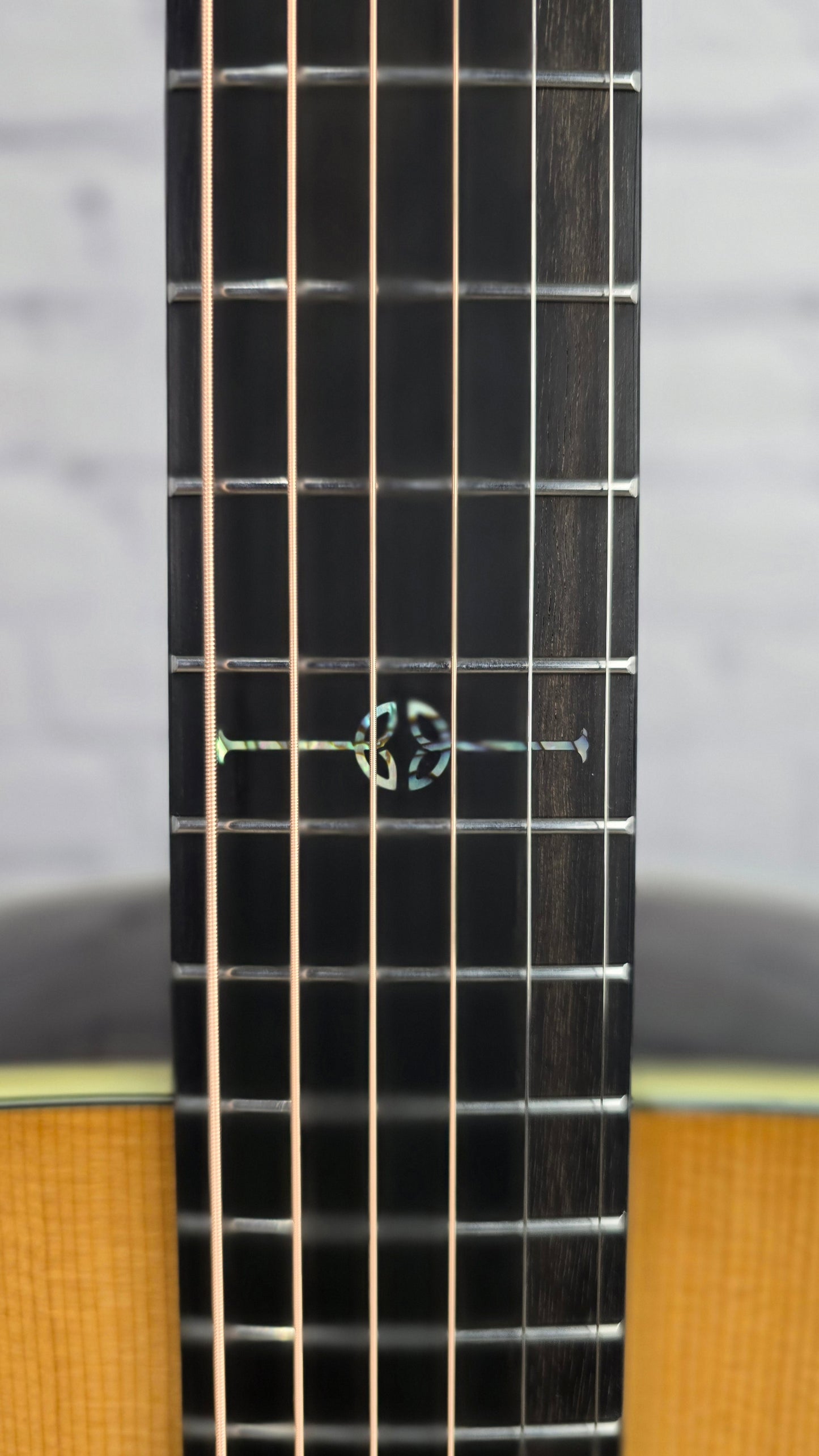 Alvarez Guitars Laureate LF70e OM Acoustic Guitar Gloss Daybreak