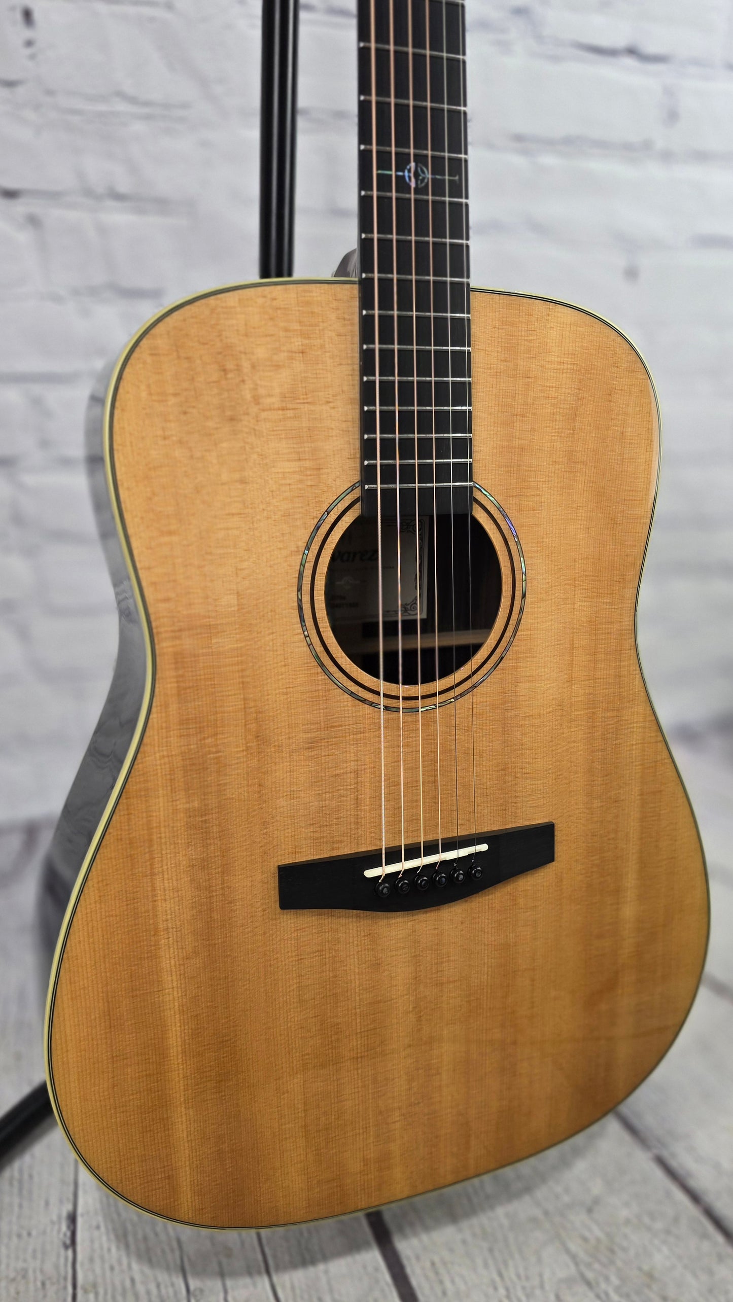 Alvarez Guitars Laureate LD70e Dreadnaught Acoustic Guitar Gloss Natural