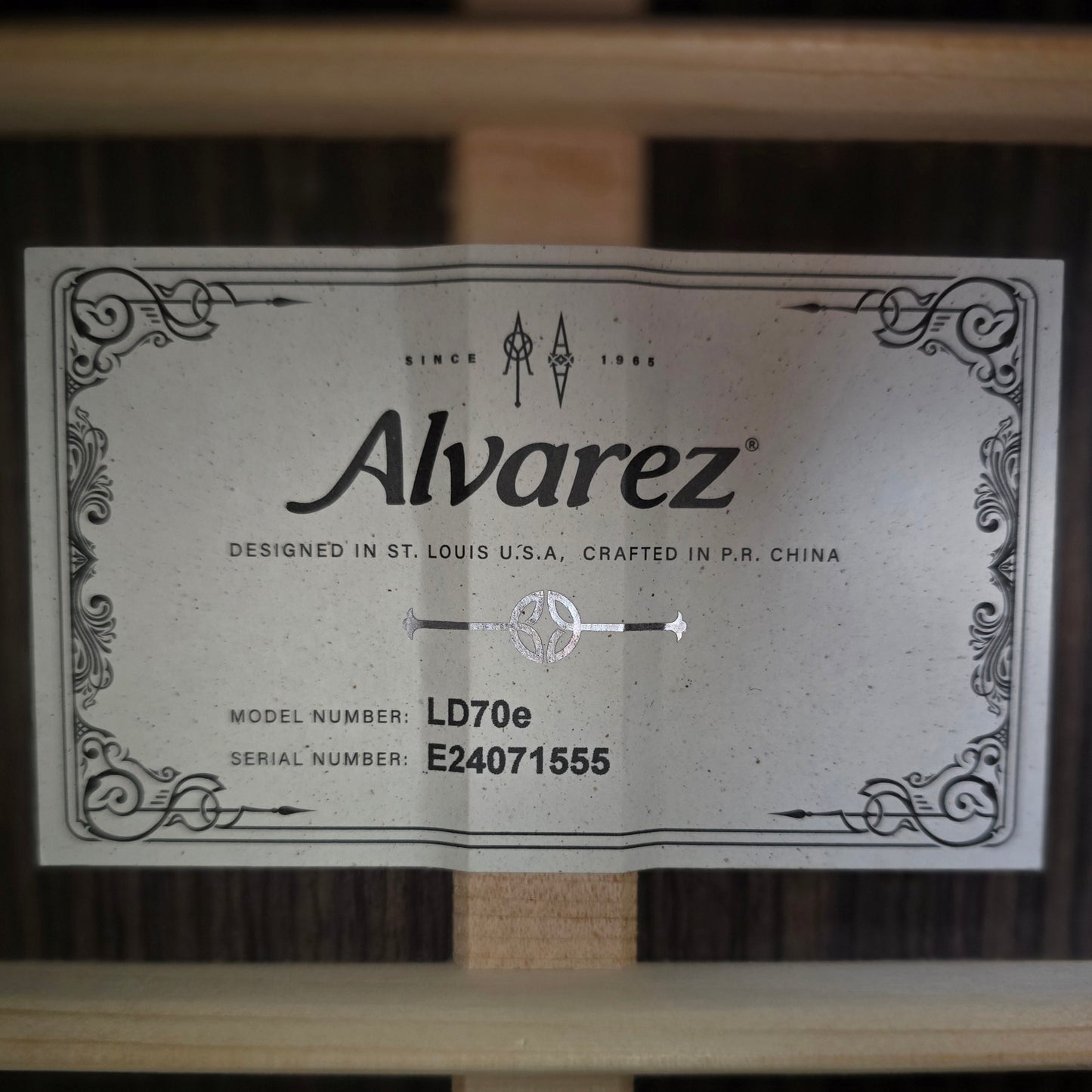 Alvarez Guitars Laureate LD70e Dreadnaught Acoustic Guitar Gloss Natural