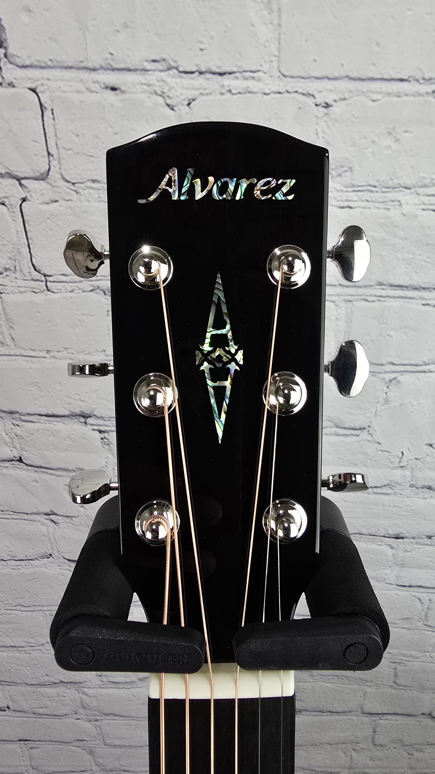 Alvarez Guitars Laureate LD70e Dreadnaught Acoustic Guitar Gloss Natural