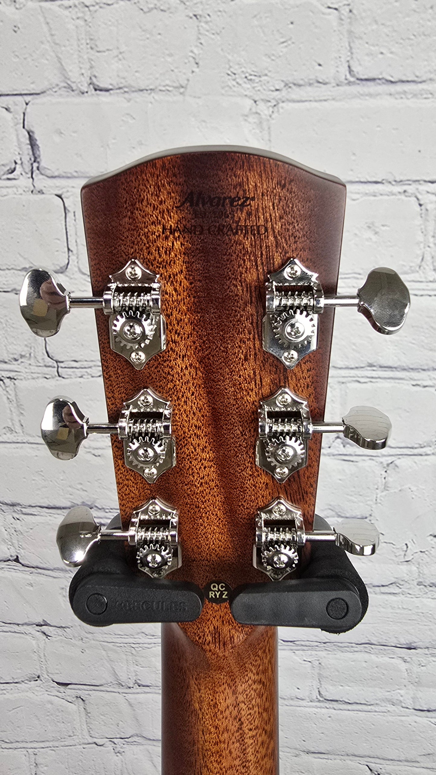 Alvarez Guitars Laureate LD70e Dreadnaught Acoustic Guitar Gloss Natural