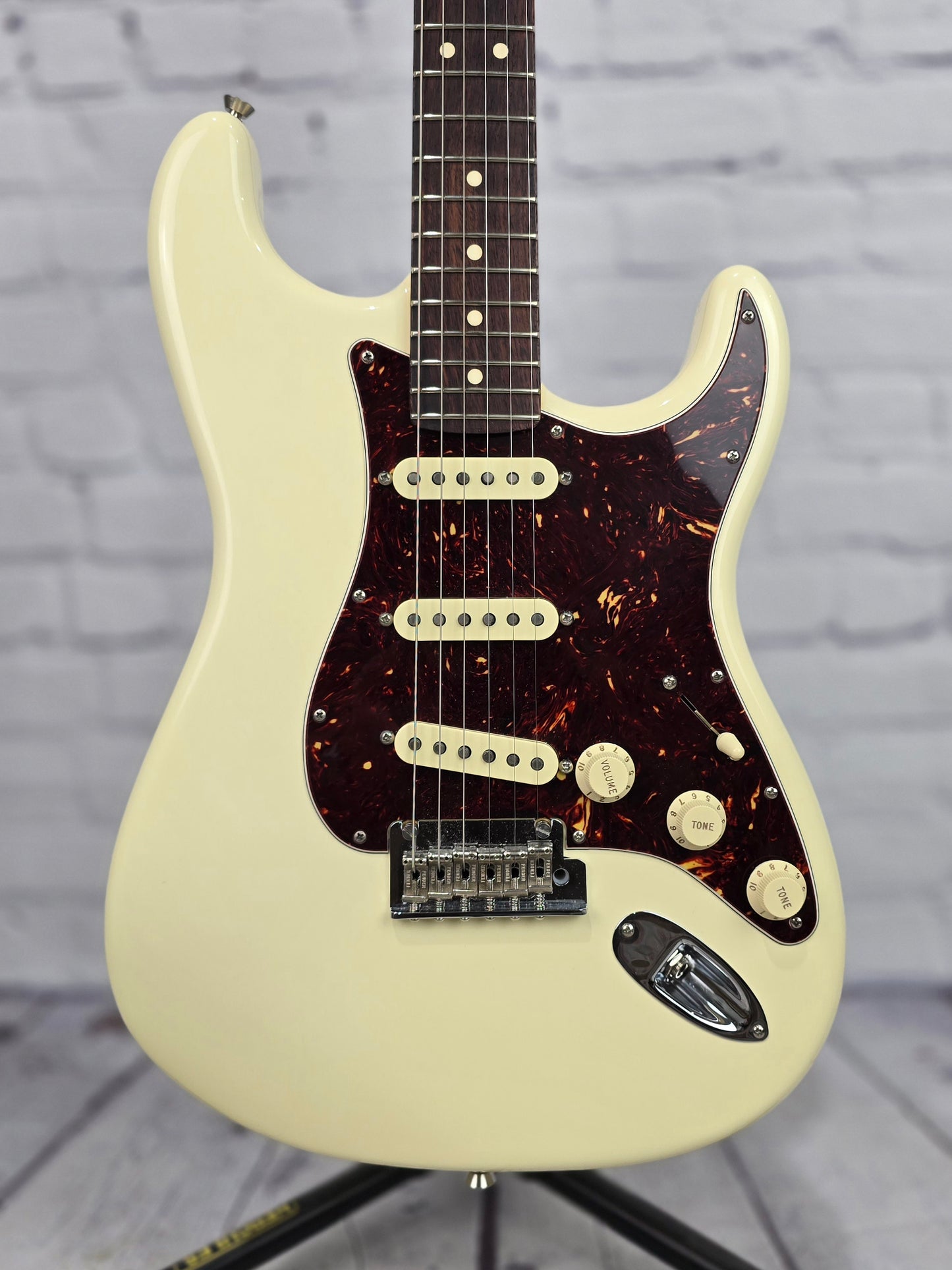 USED Fender American Professional II Stratocaster Electric Guitar Olympic White