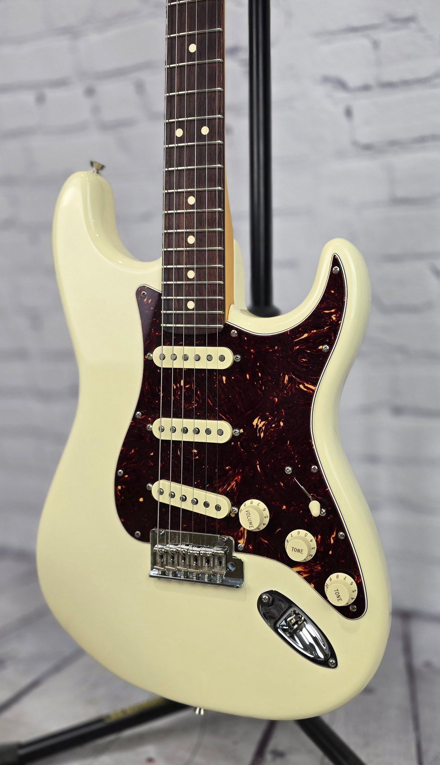 USED Fender American Professional II Stratocaster Electric Guitar Olympic White