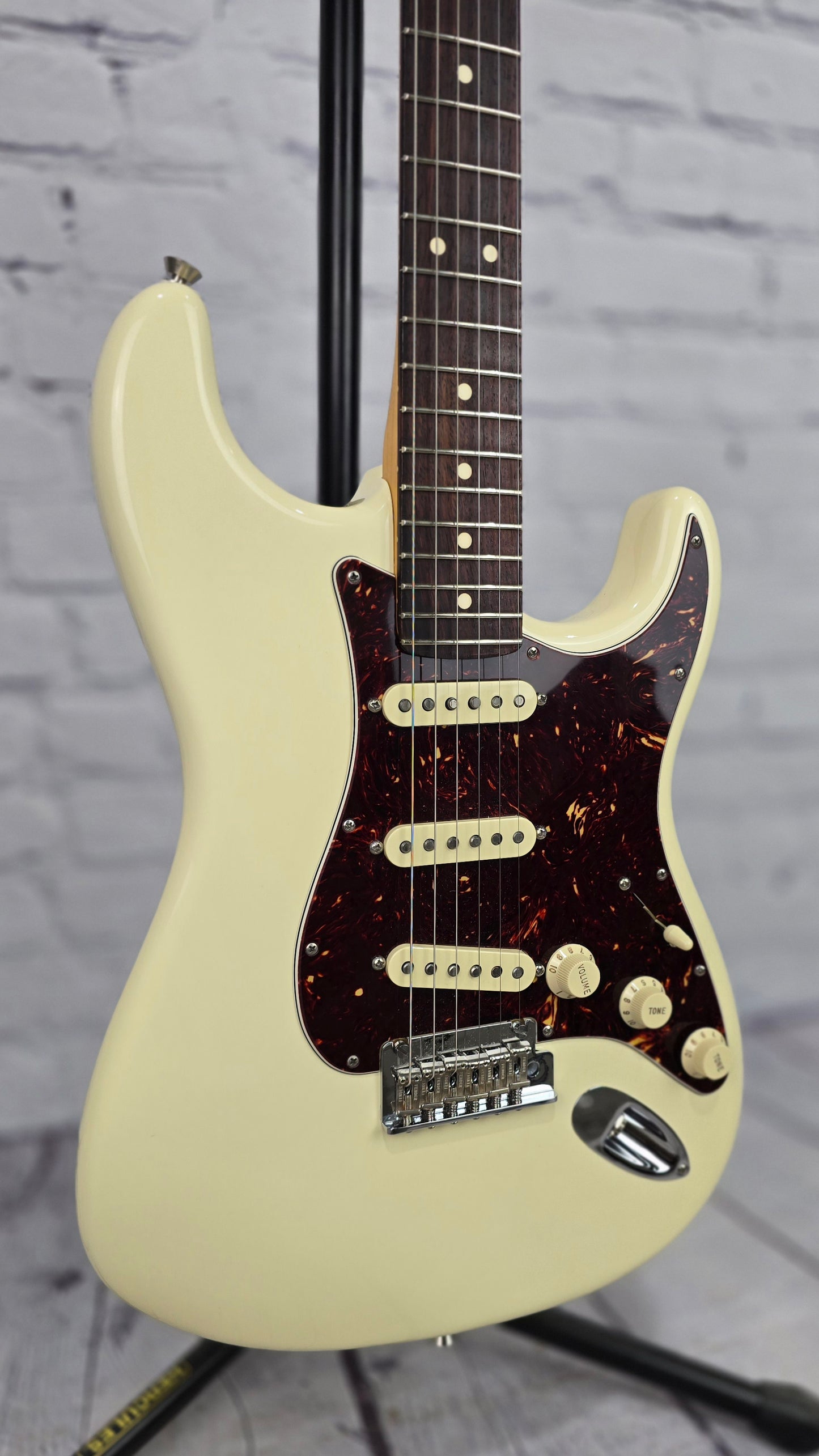 USED Fender American Professional II Stratocaster Electric Guitar Olympic White