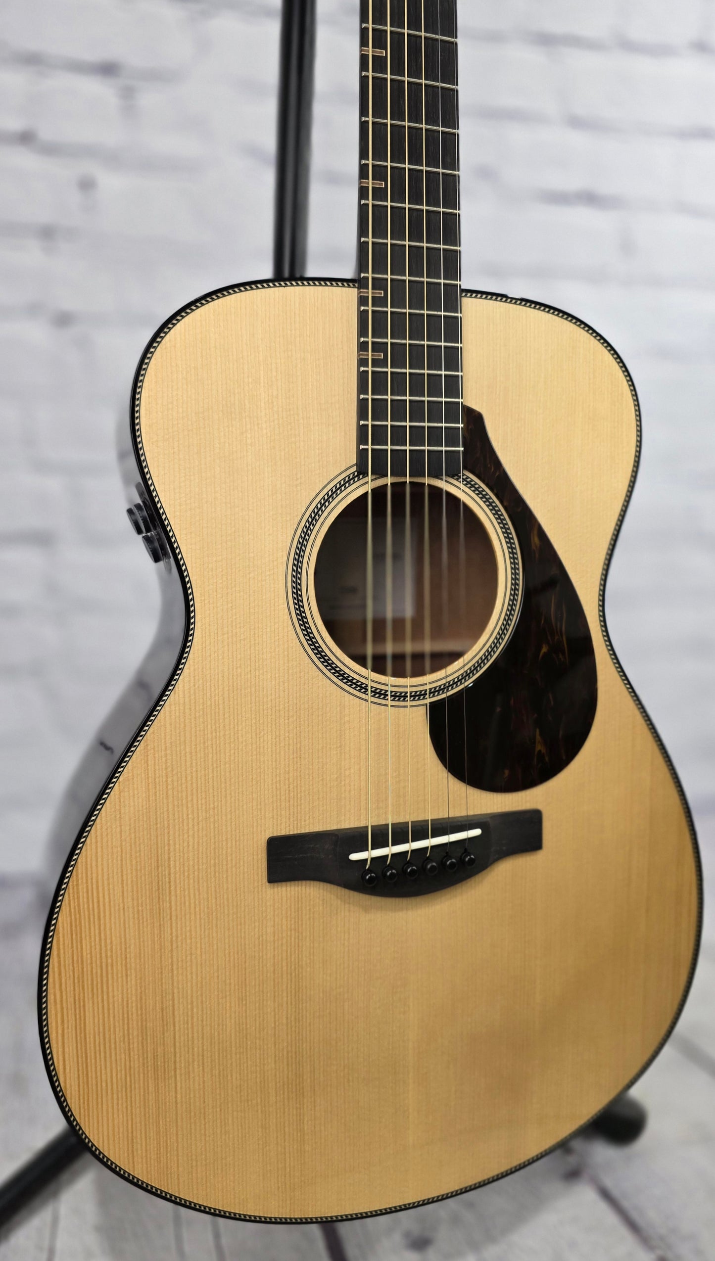Yamaha FS9 MX Concert Acoustic Guitar Spruce Mahogany w/Atmosfeel Pickup