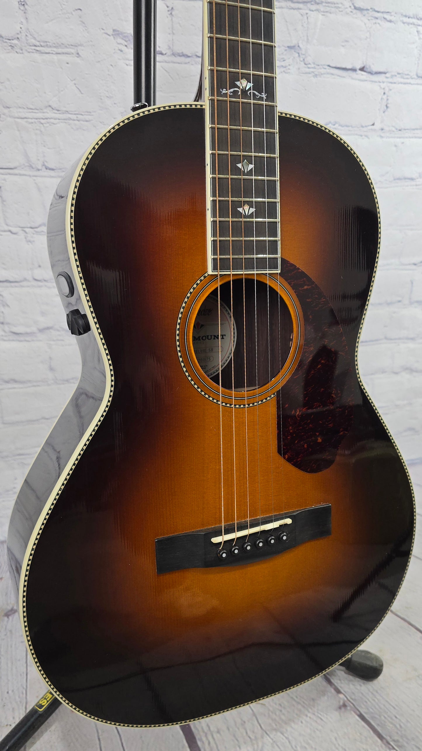 USED Fender Paramount PM-2 Deluxe 12 Fret Parlour Guitar Sunburst