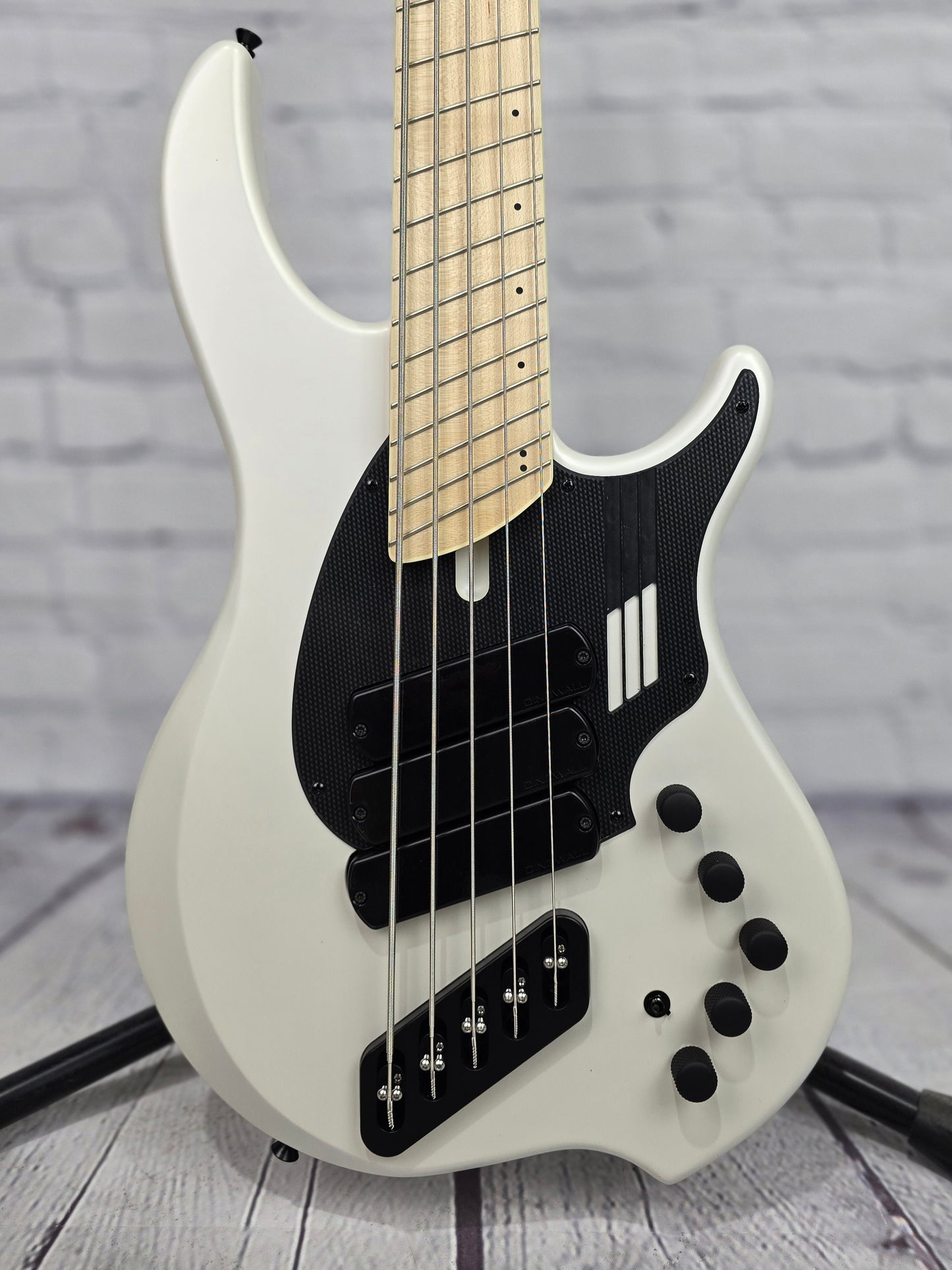 Dingwall NG3 Nolly 5 String Nolly Bass Guitar Ducati White