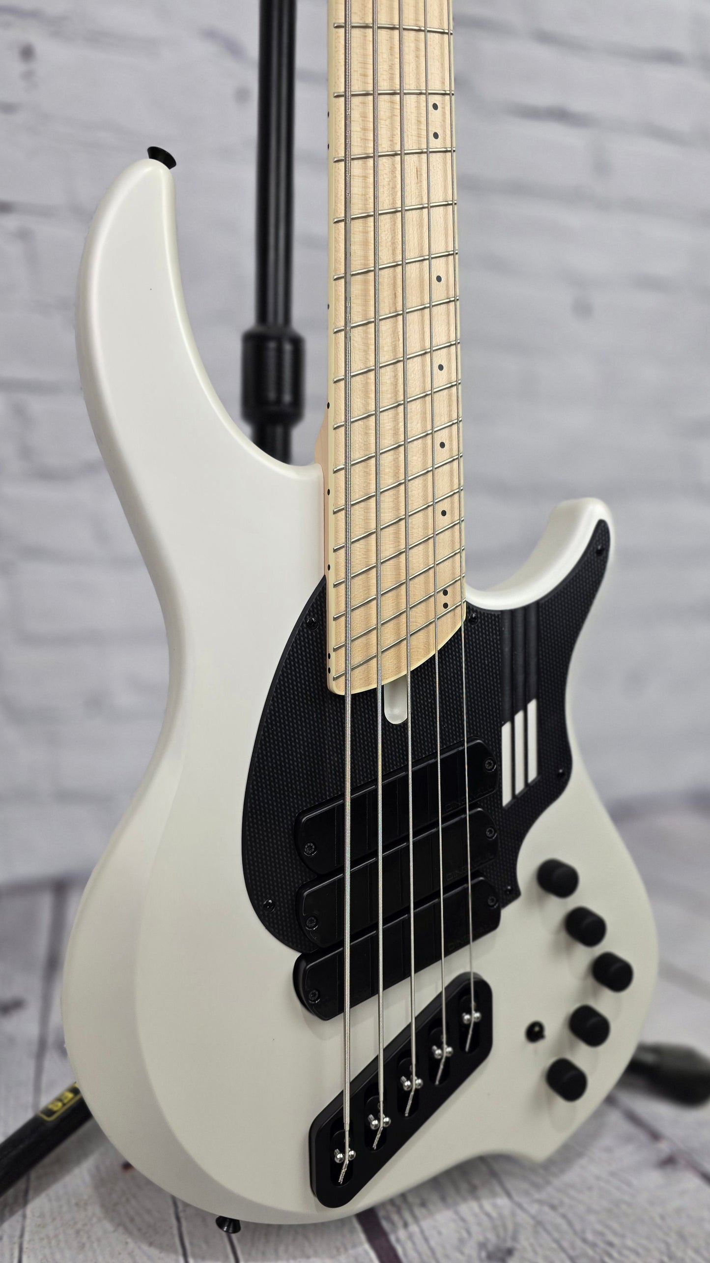 Dingwall NG3 Nolly 5 String Nolly Bass Guitar Ducati White
