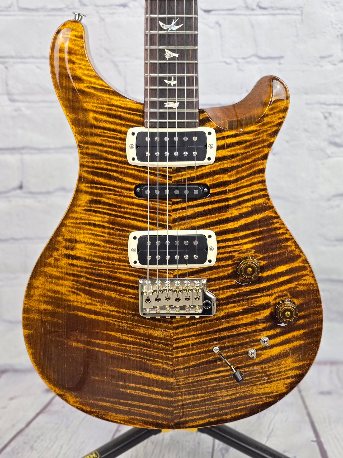 Paul Reed Smith PRS Modern Eagle V 6 String Electric Guitar Black Gold