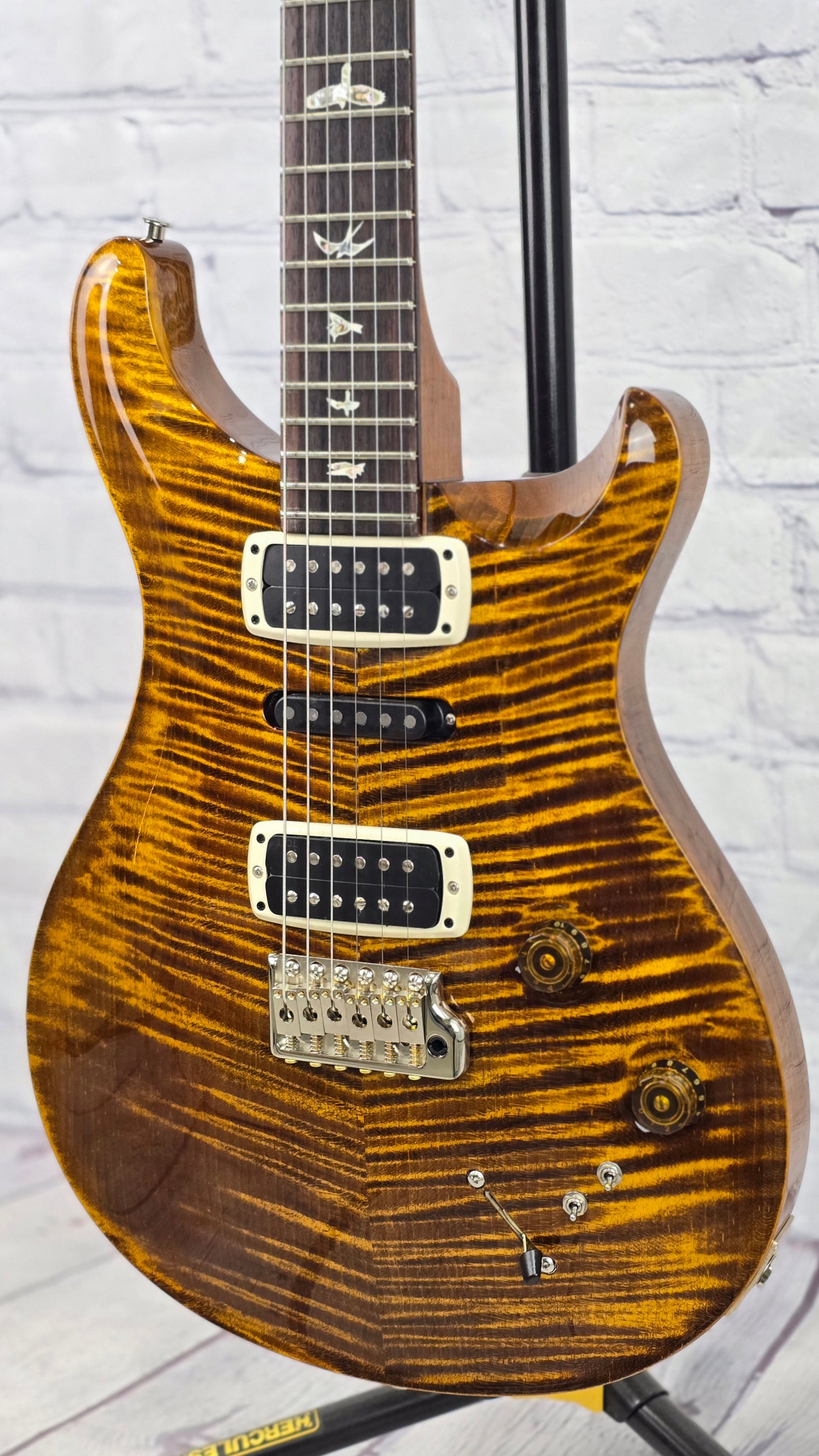 Paul Reed Smith PRS Modern Eagle V 6 String Electric Guitar Black Gold