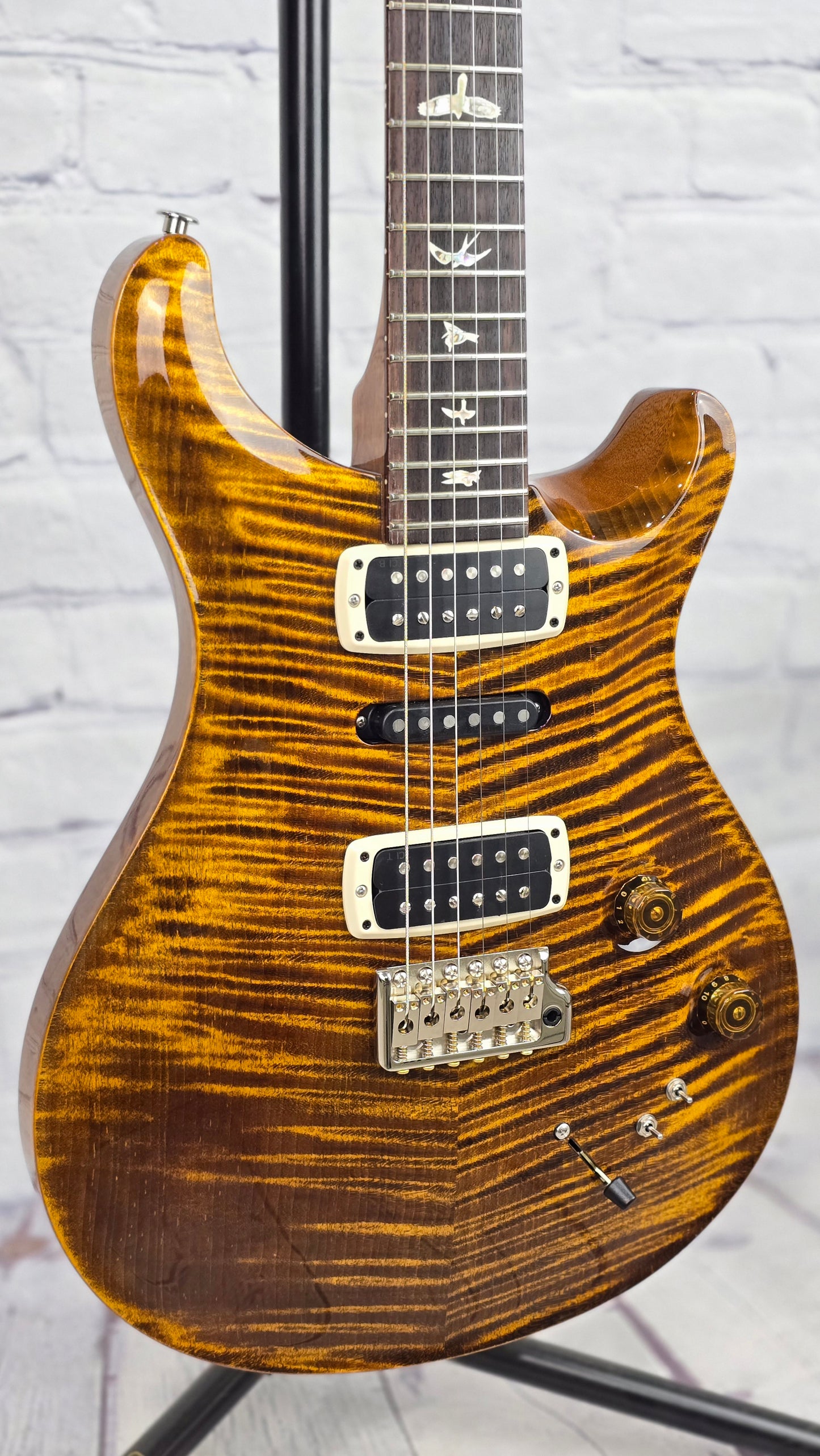 Paul Reed Smith PRS Modern Eagle V 6 String Electric Guitar Black Gold