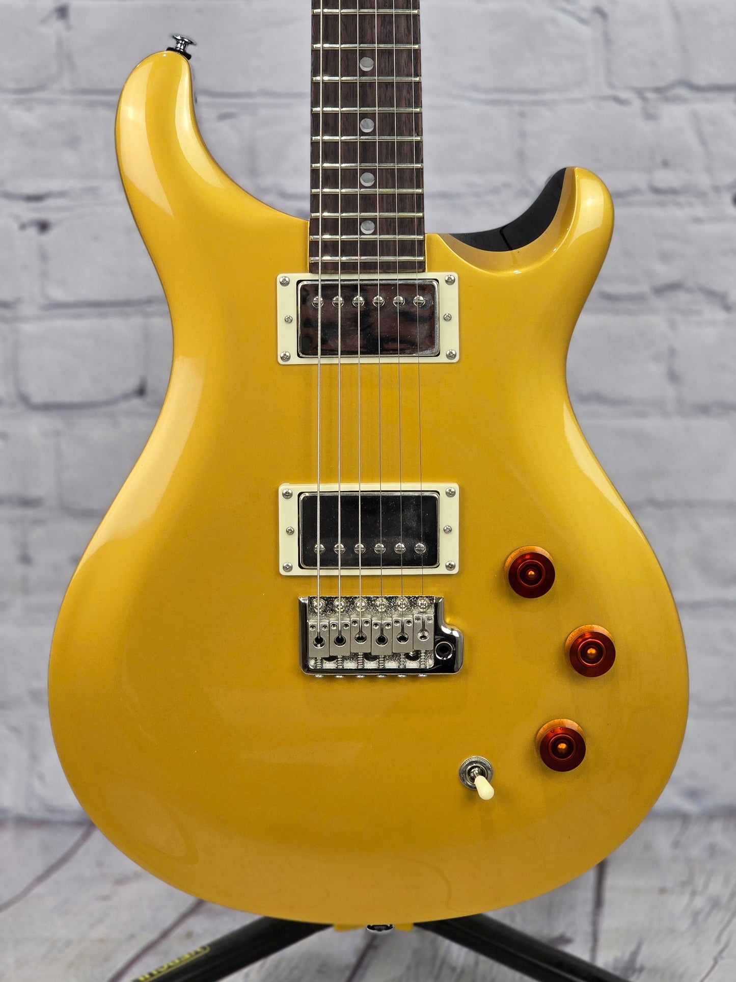 Paul Reed Smith PRS SE DGT 6 String Electric Guitar McCarty Moons Gold Top