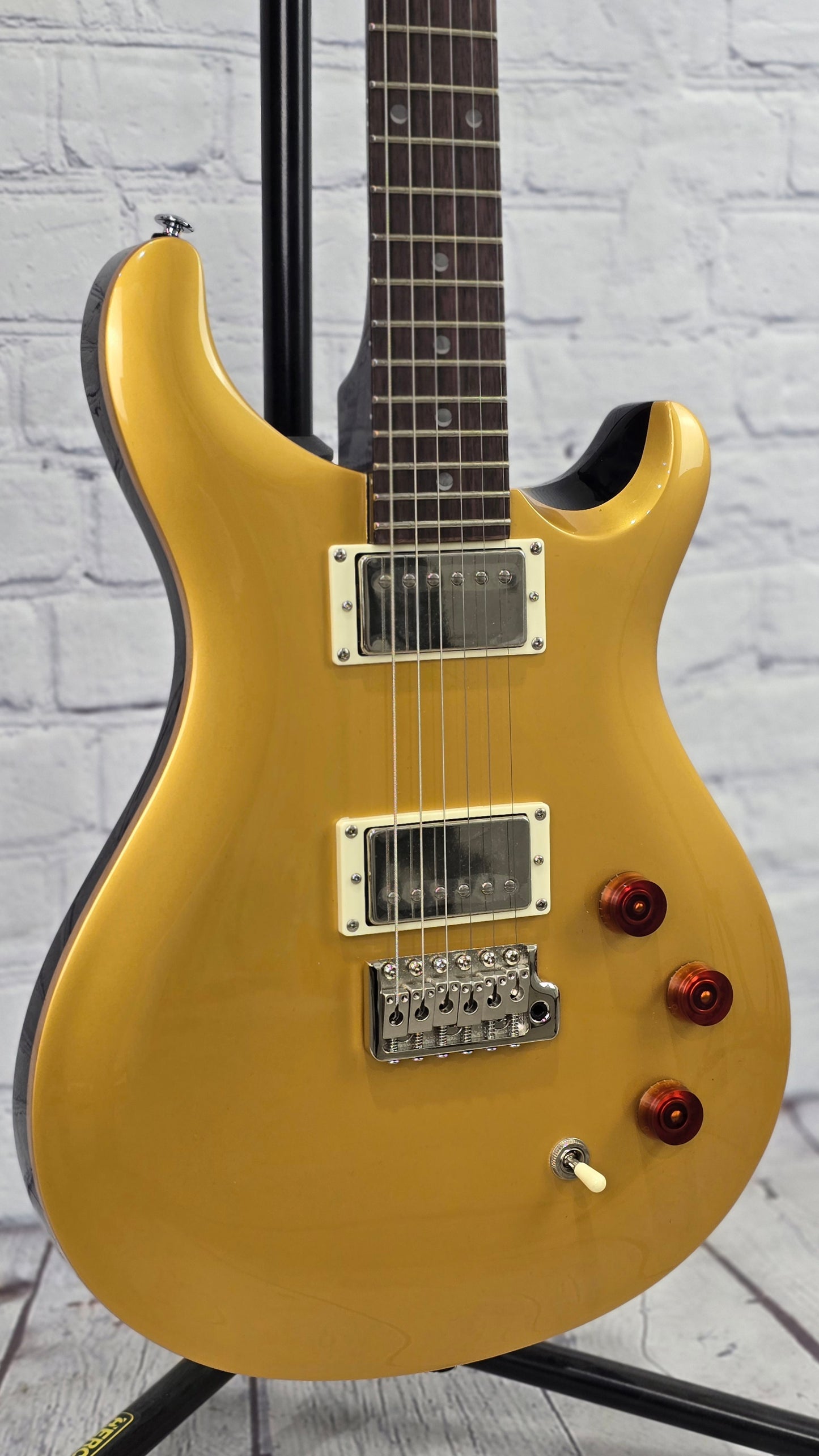 Paul Reed Smith PRS SE DGT 6 String Electric Guitar McCarty Moons Gold Top