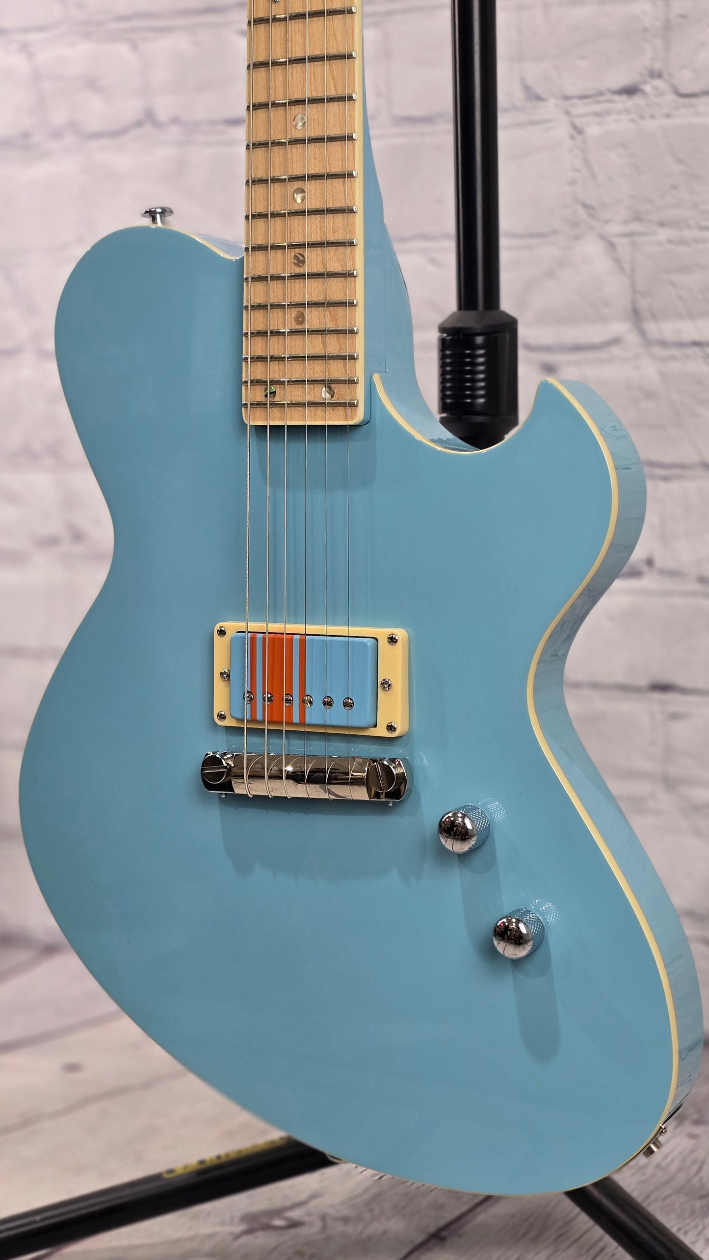 Cream T x Newman Guitars Honeycomb Jr. GT-40 Guitar-X 6 String Electric Guitar Baby Blue