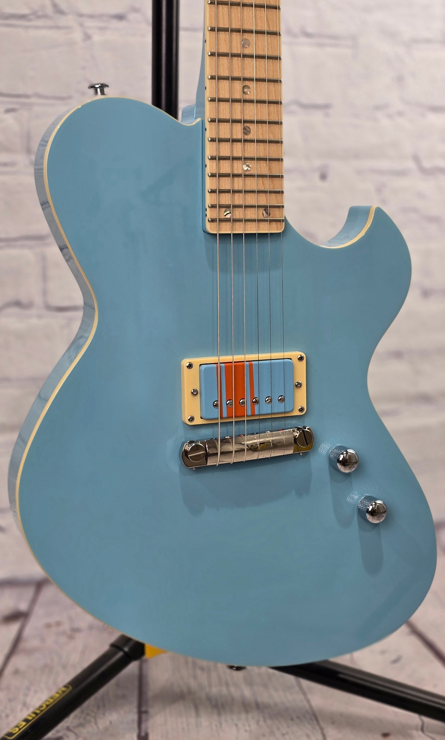 Cream T x Newman Guitars Honeycomb Jr. GT-40 Guitar-X 6 String Electric Guitar Baby Blue