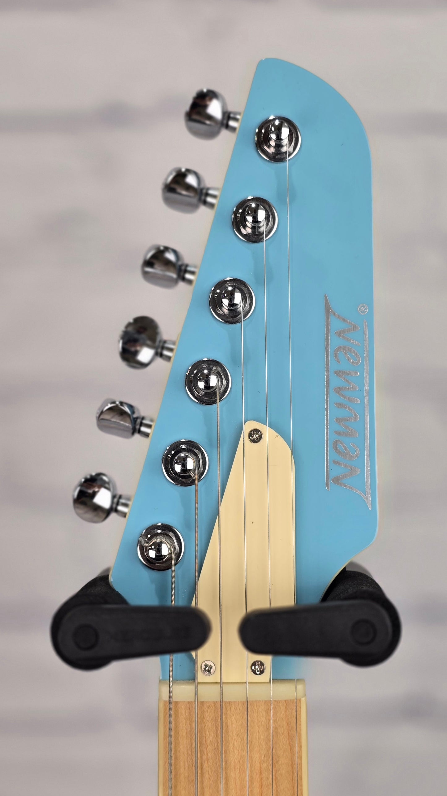 Cream T x Newman Guitars Honeycomb Jr. GT-40 Guitar-X 6 String Electric Guitar Baby Blue