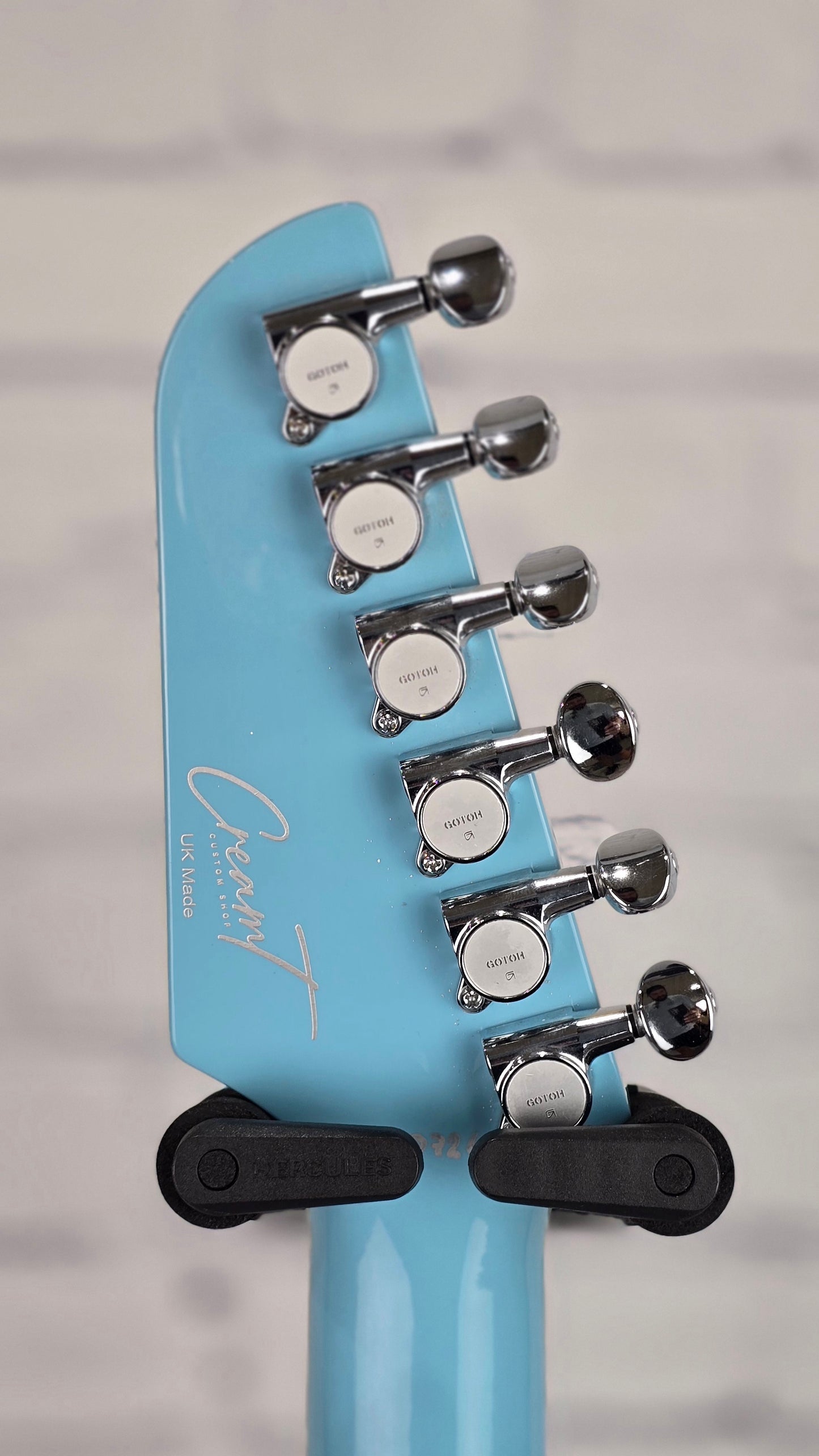 Cream T x Newman Guitars Honeycomb Jr. GT-40 Guitar-X 6 String Electric Guitar Baby Blue