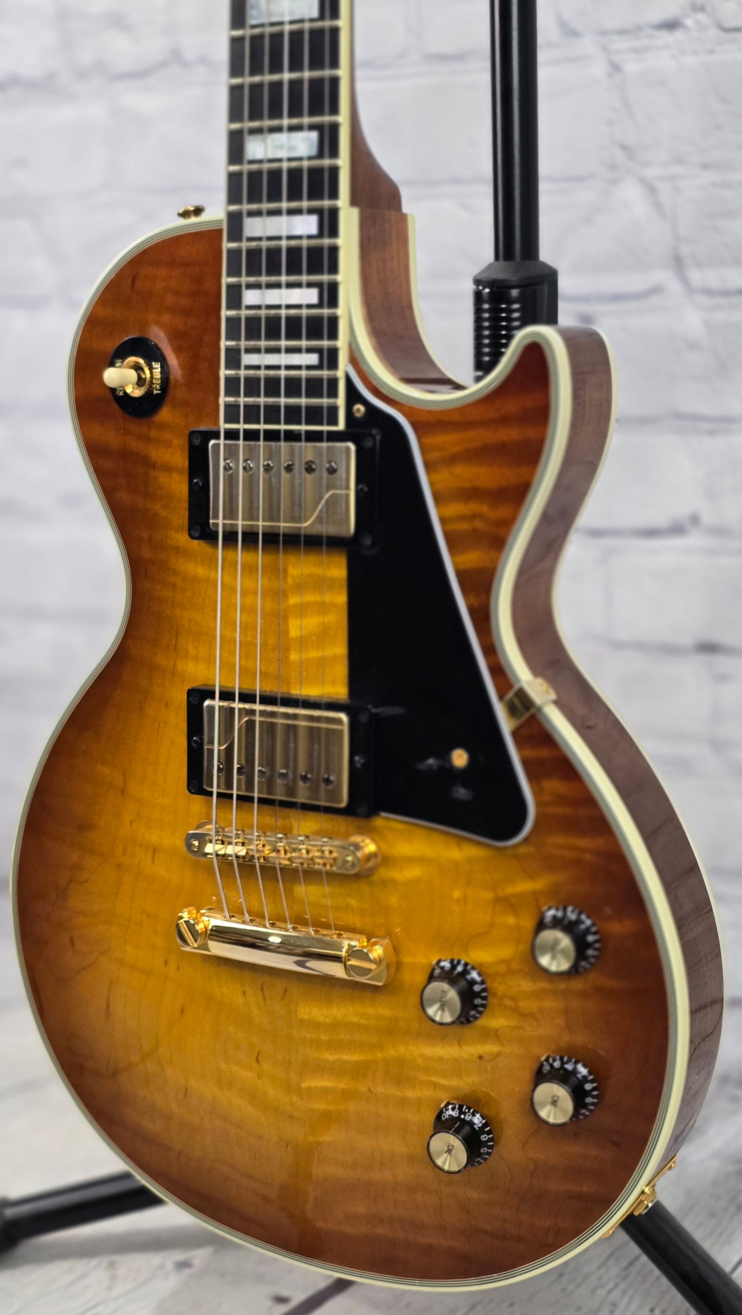 USED 2014 Gibson Les Paul Custom Electric Guitar Flame Top Honey Burst