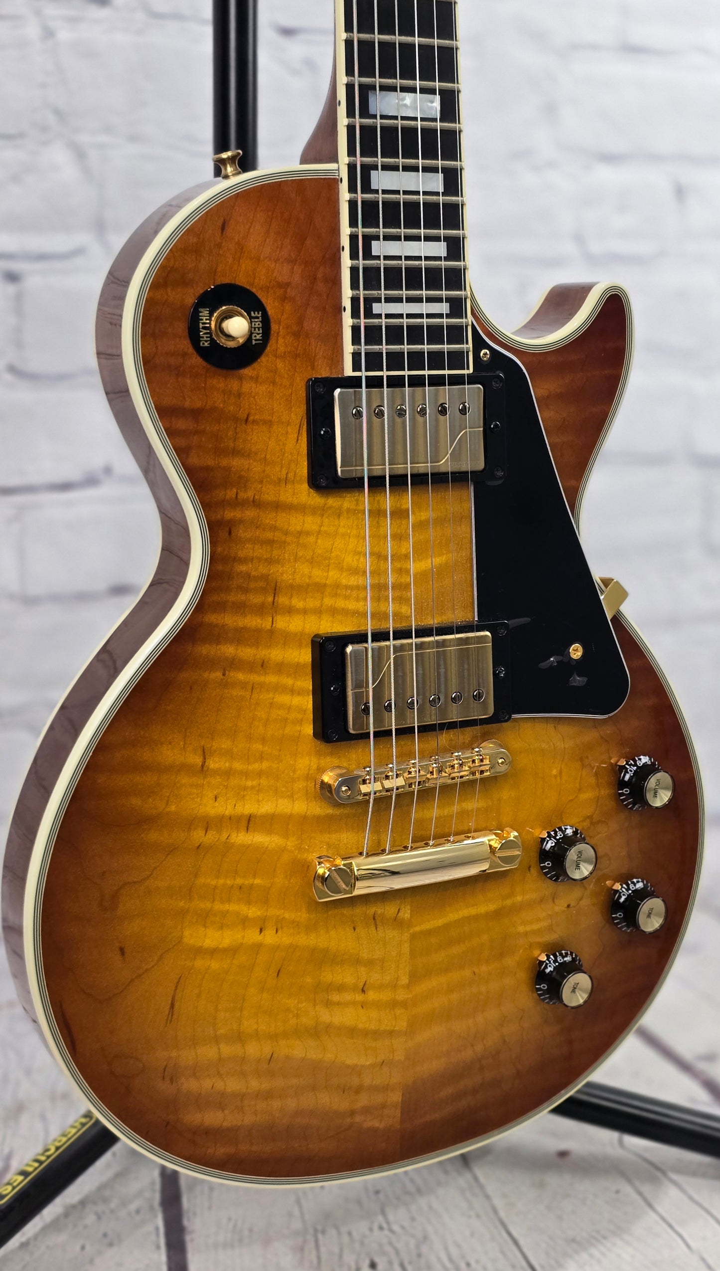 USED 2014 Gibson Les Paul Custom Electric Guitar Flame Top Honey Burst