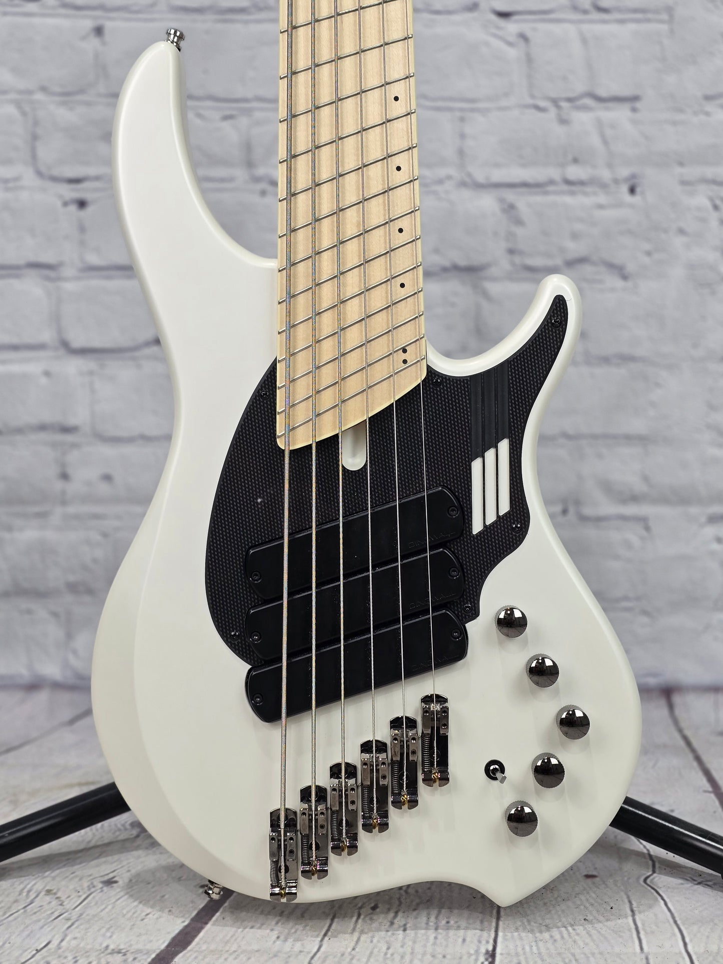 USED Dingwall NG3 6 String Nolly Bass Guitar Ducati White