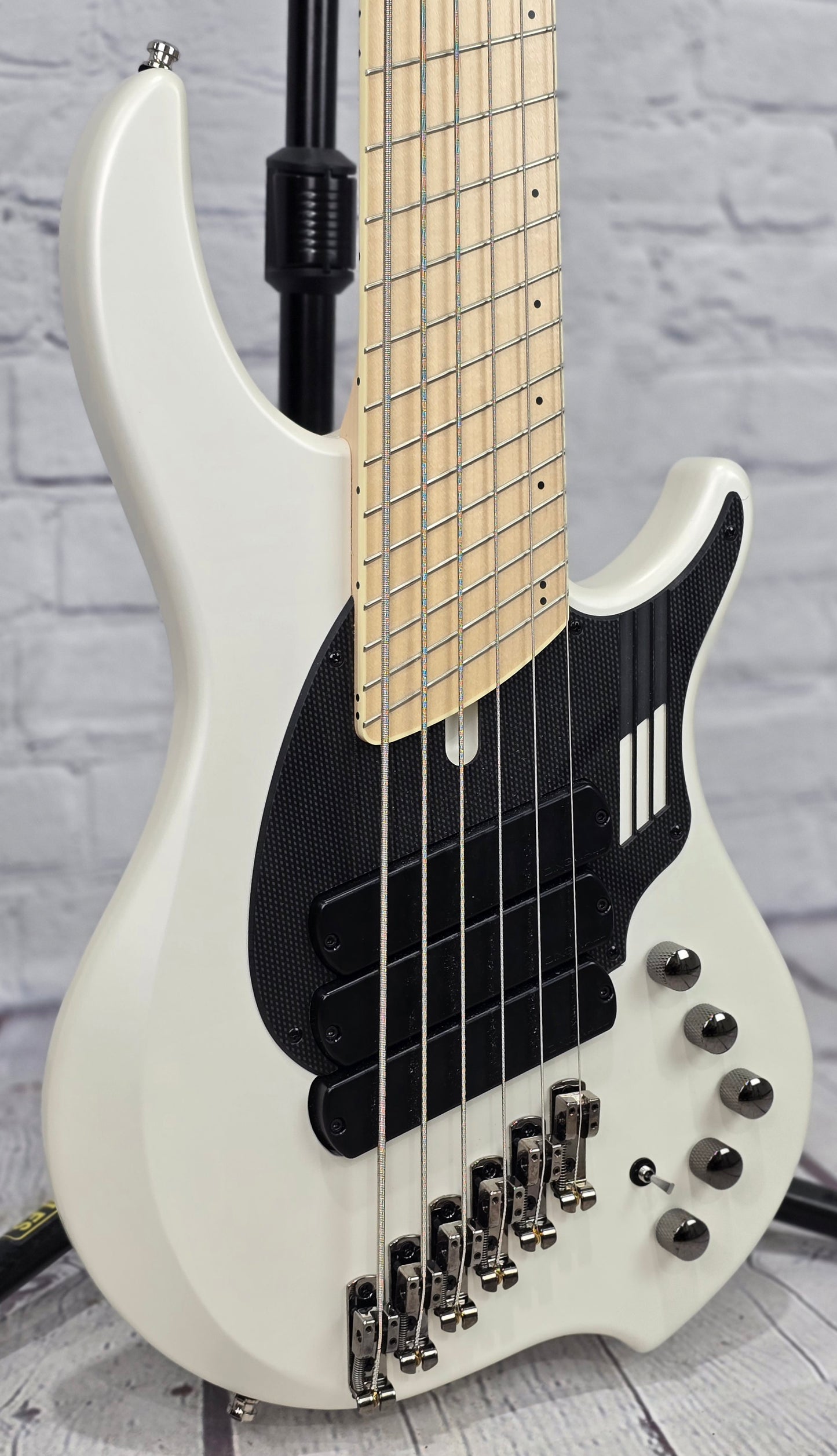 USED Dingwall NG3 6 String Nolly Bass Guitar Ducati White