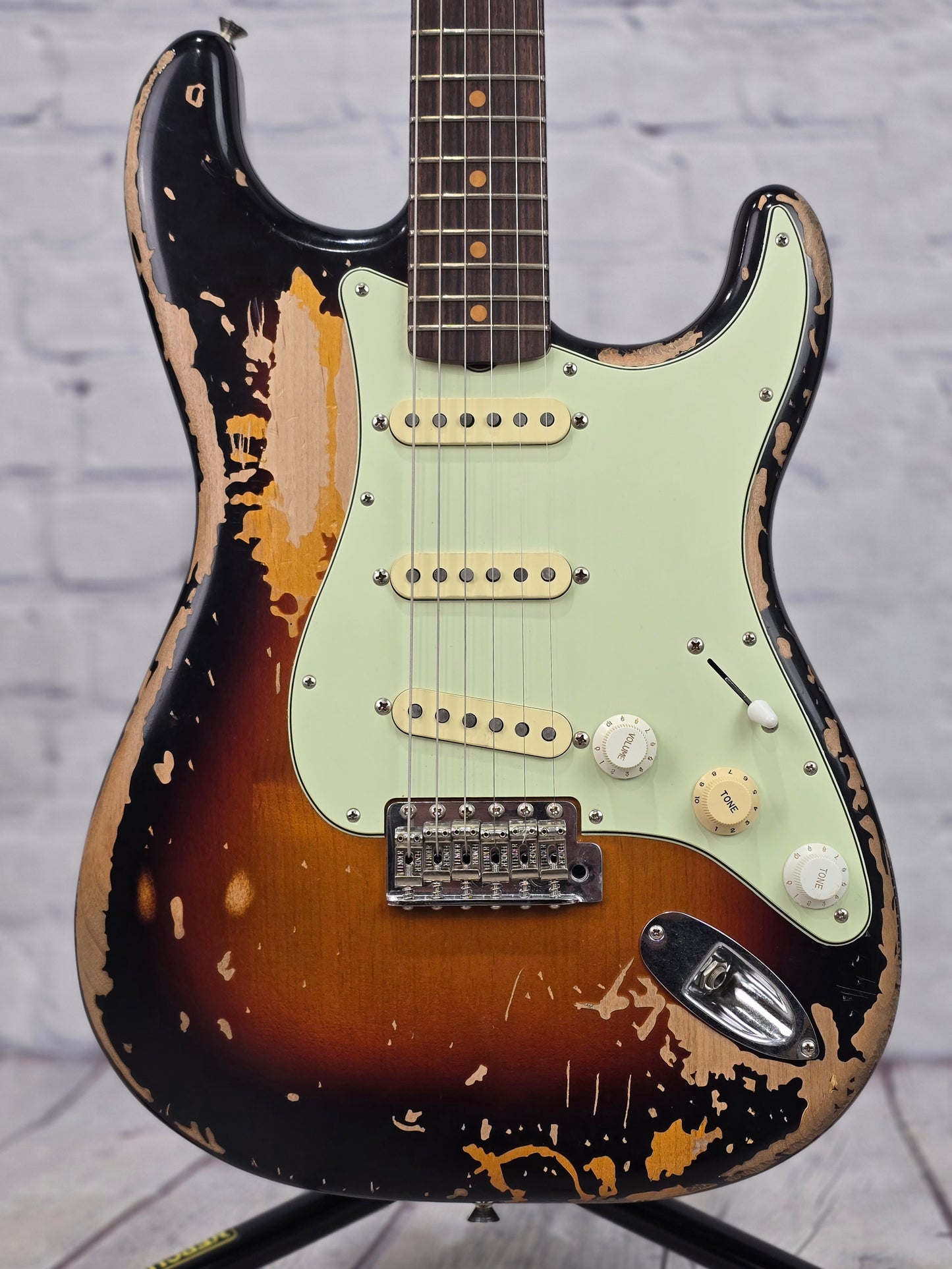 USED Fender Mike McCready Stratocaster Electric Guitar 3-Tone Sunburst Aged Relic