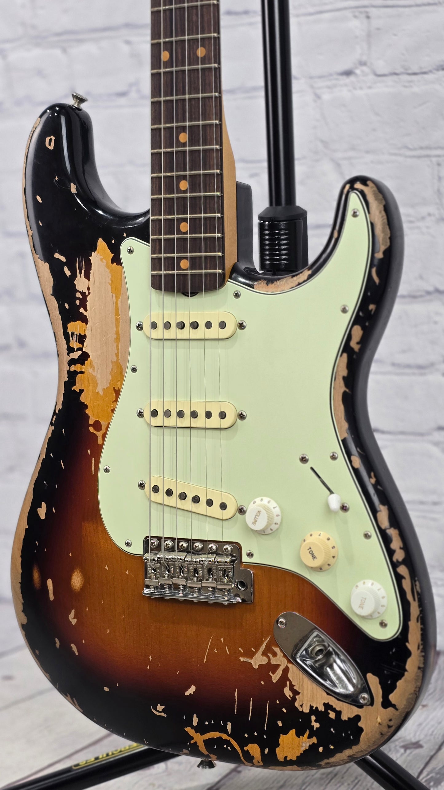 USED Fender Mike McCready Stratocaster Electric Guitar 3-Tone Sunburst Aged Relic
