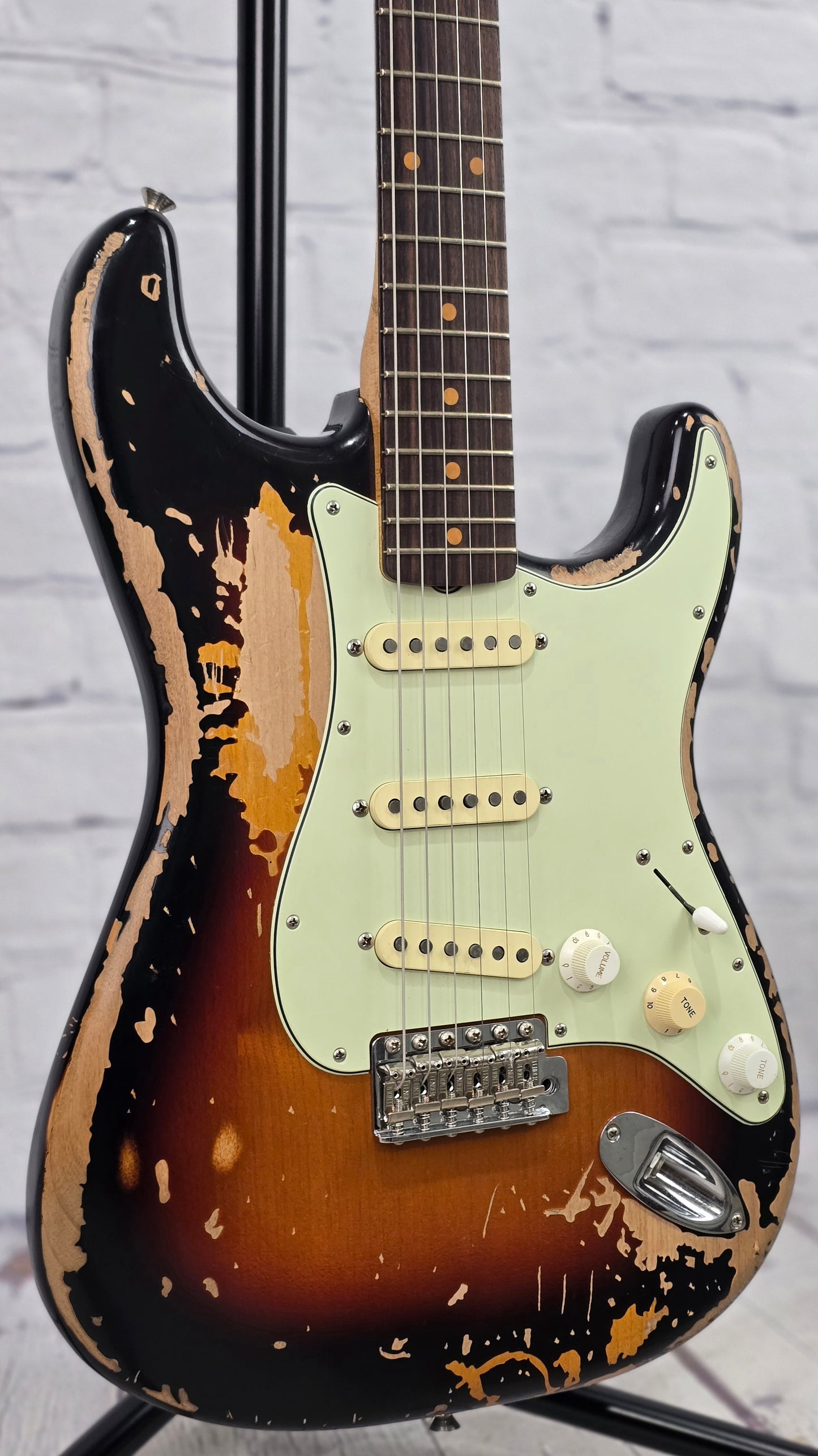 USED Fender Mike McCready Stratocaster Electric Guitar 3-Tone Sunburst Aged Relic