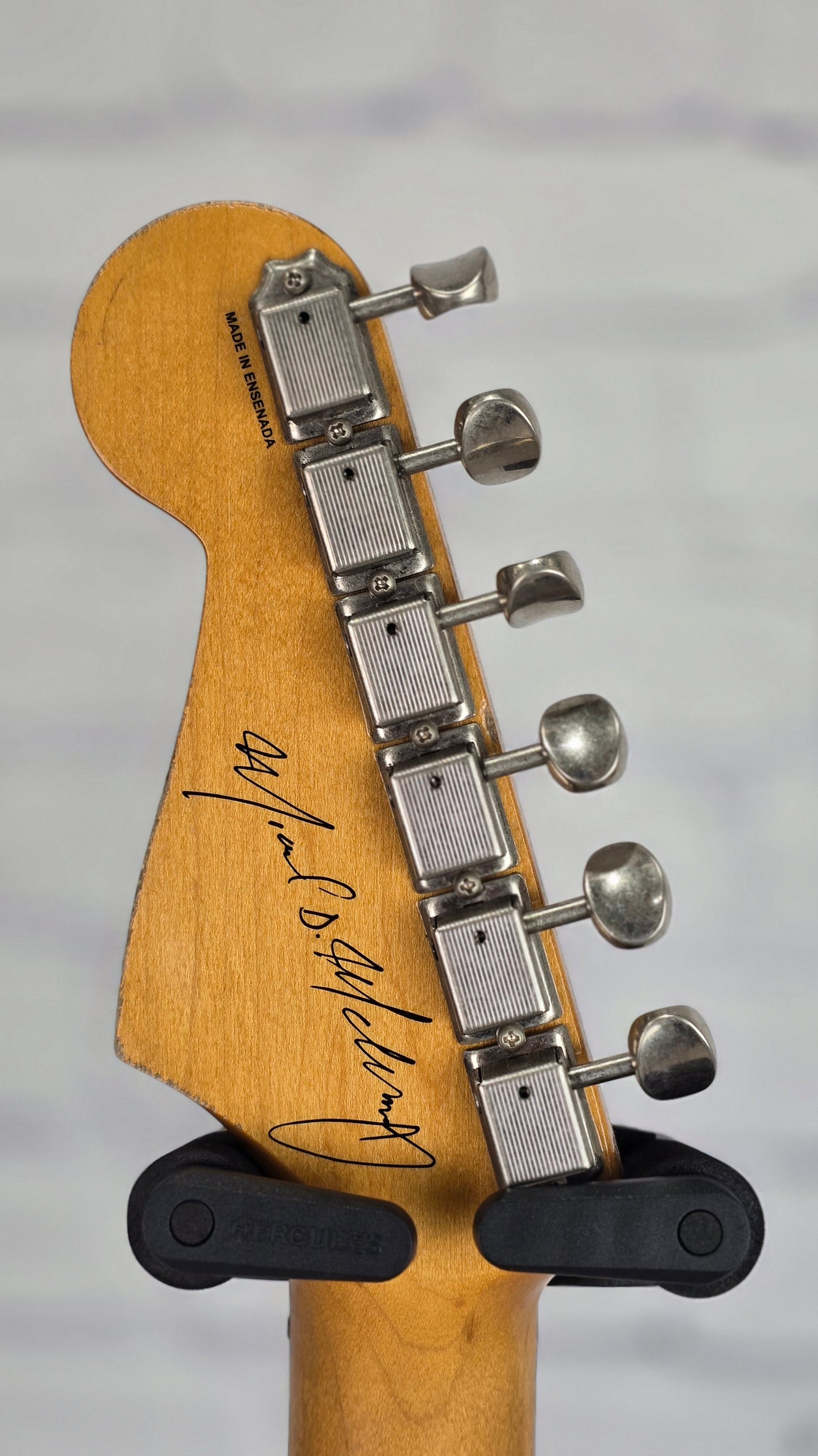 USED Fender Mike McCready Stratocaster Electric Guitar 3-Tone Sunburst Aged Relic