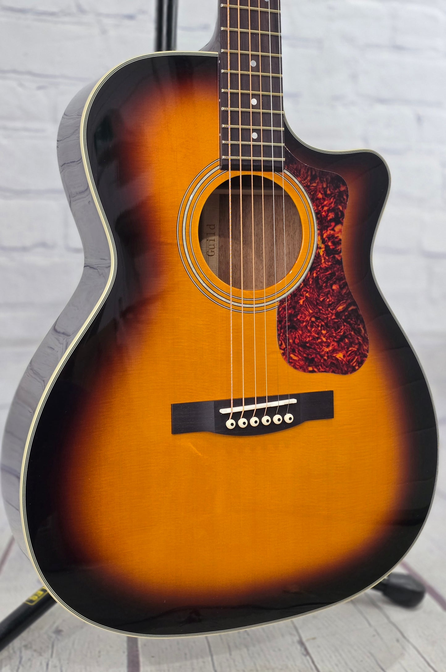 Guild Westerly Collection OM-140CE Orchestra 6 String Acoustic Guitar Antique Burst