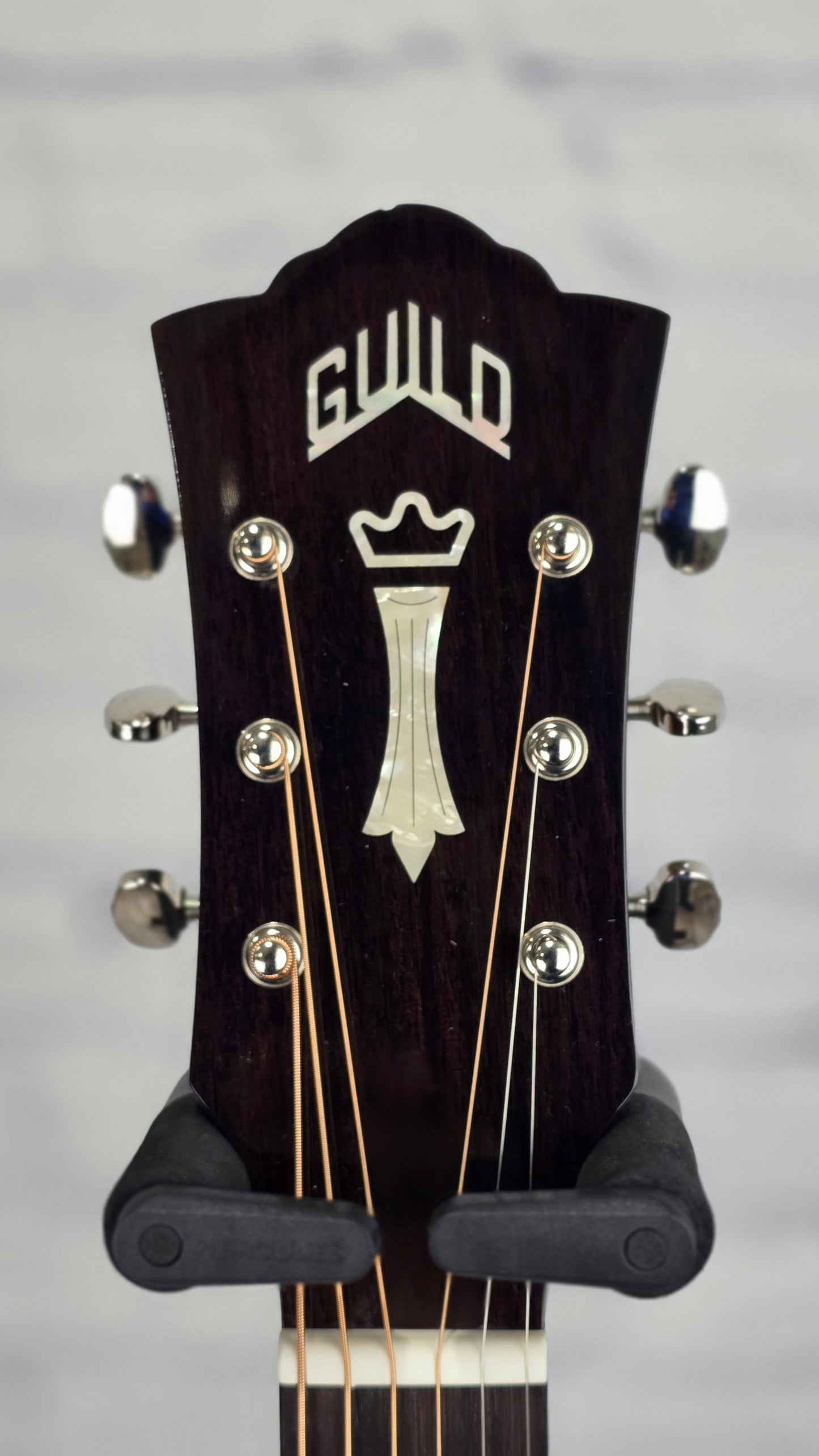 Guild Westerly Collection OM-140CE Orchestra 6 String Acoustic Guitar Antique Burst