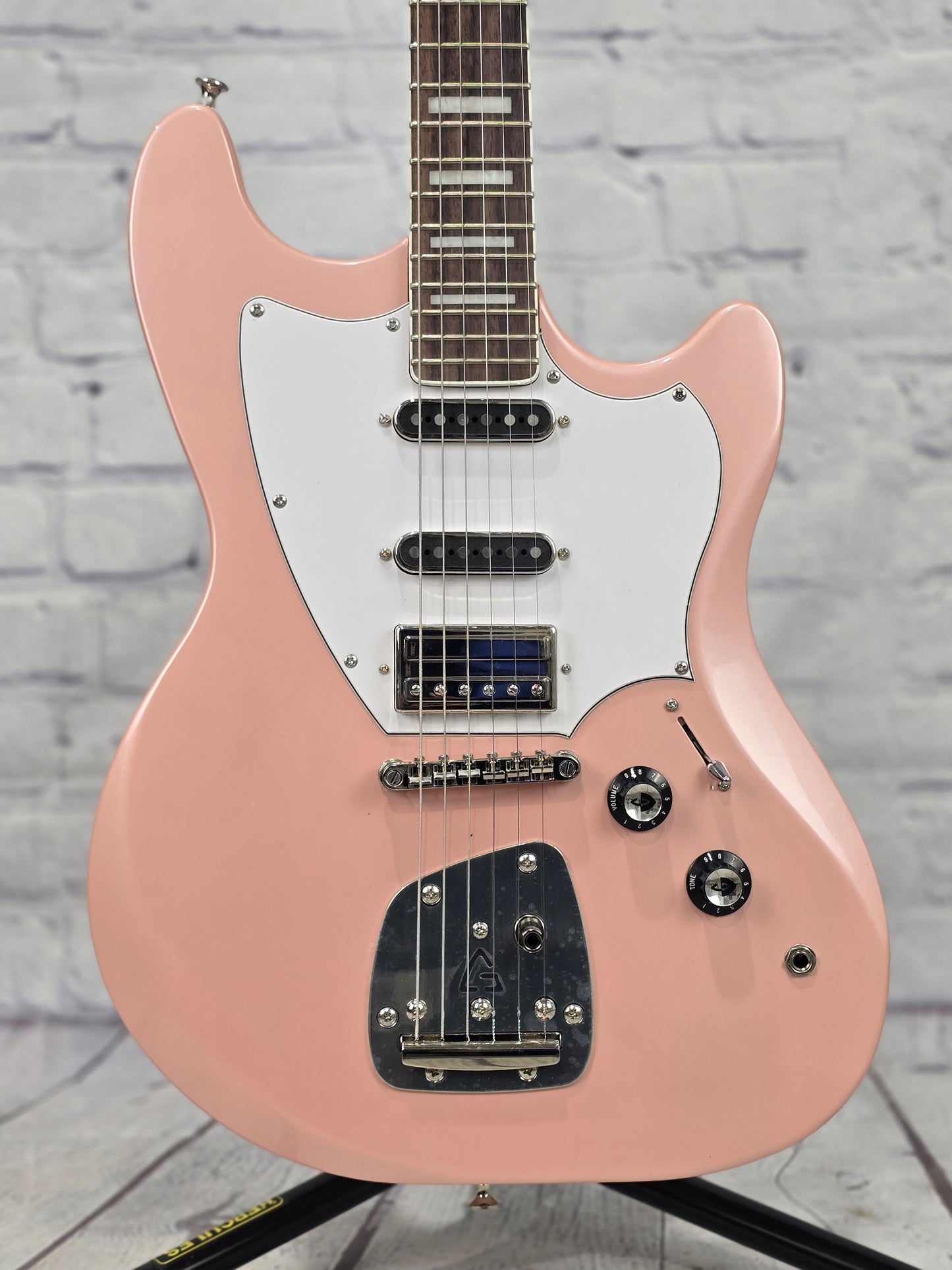 Guild Surfliner Deluxe 6 String Electric Guitar Rose Quartz Metallic