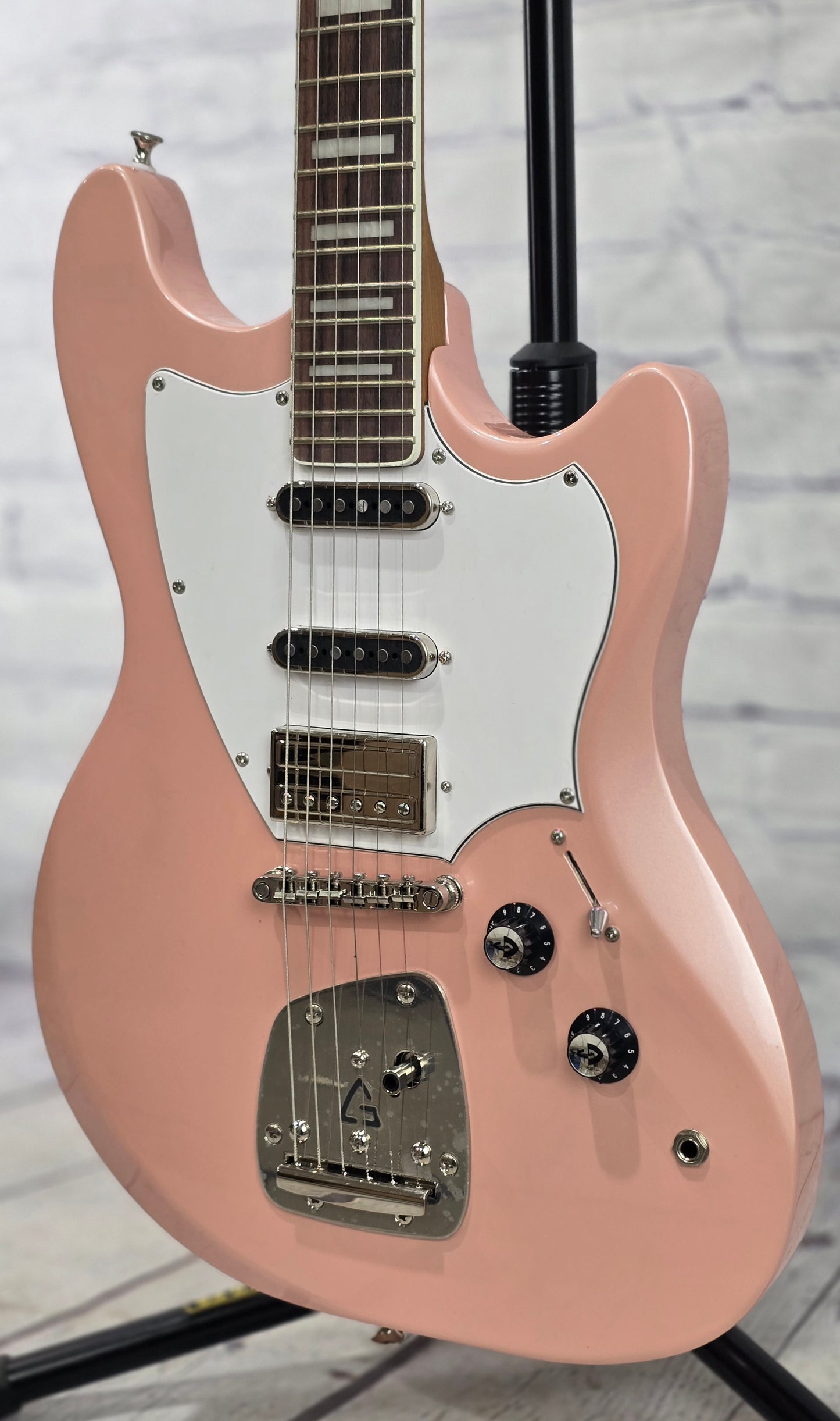 Guild Surfliner Deluxe 6 String Electric Guitar Rose Quartz Metallic